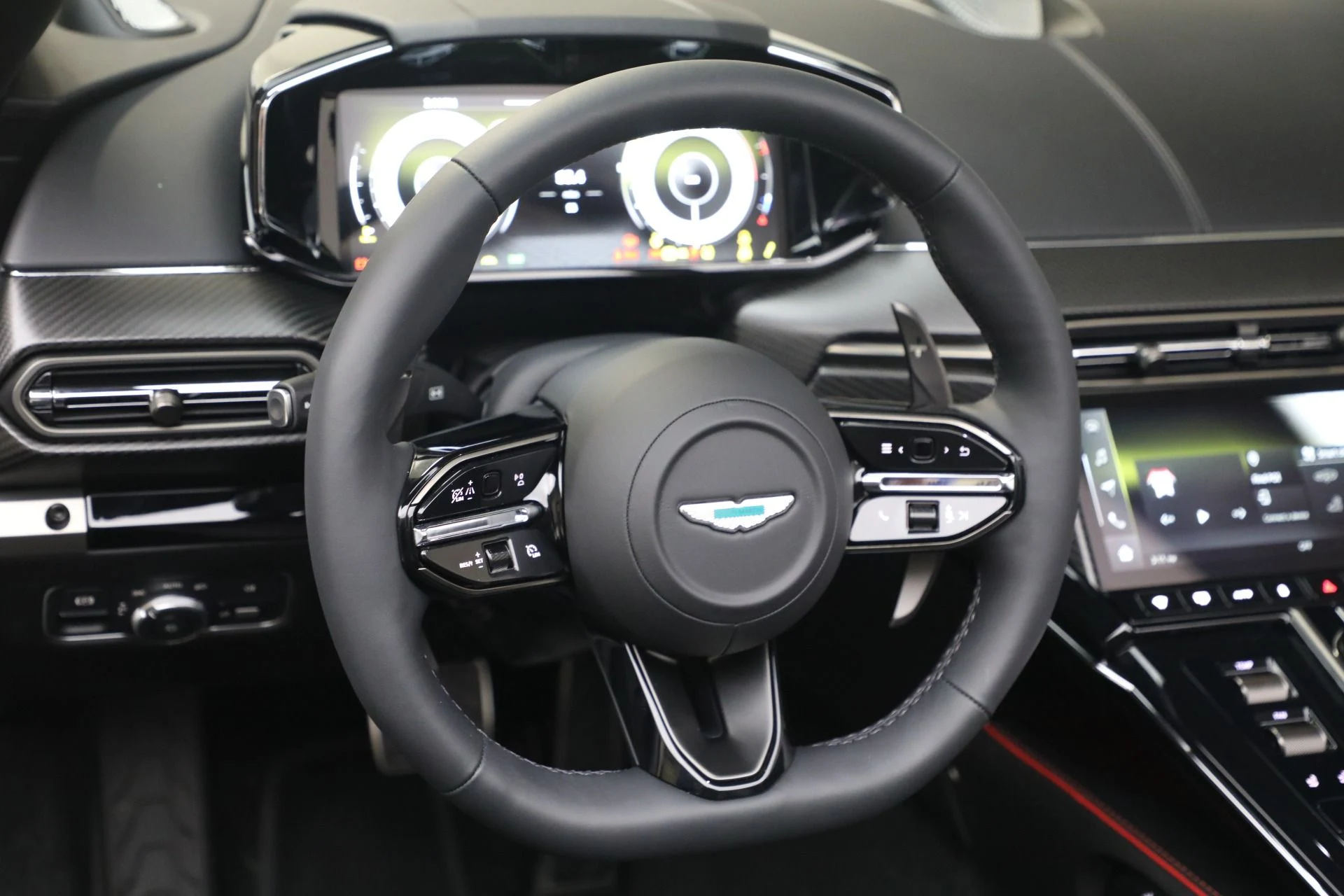 mph033_36077882_New_2026_Aston_Martin_Vantage_Roadster_1768253307_edf2ba754d