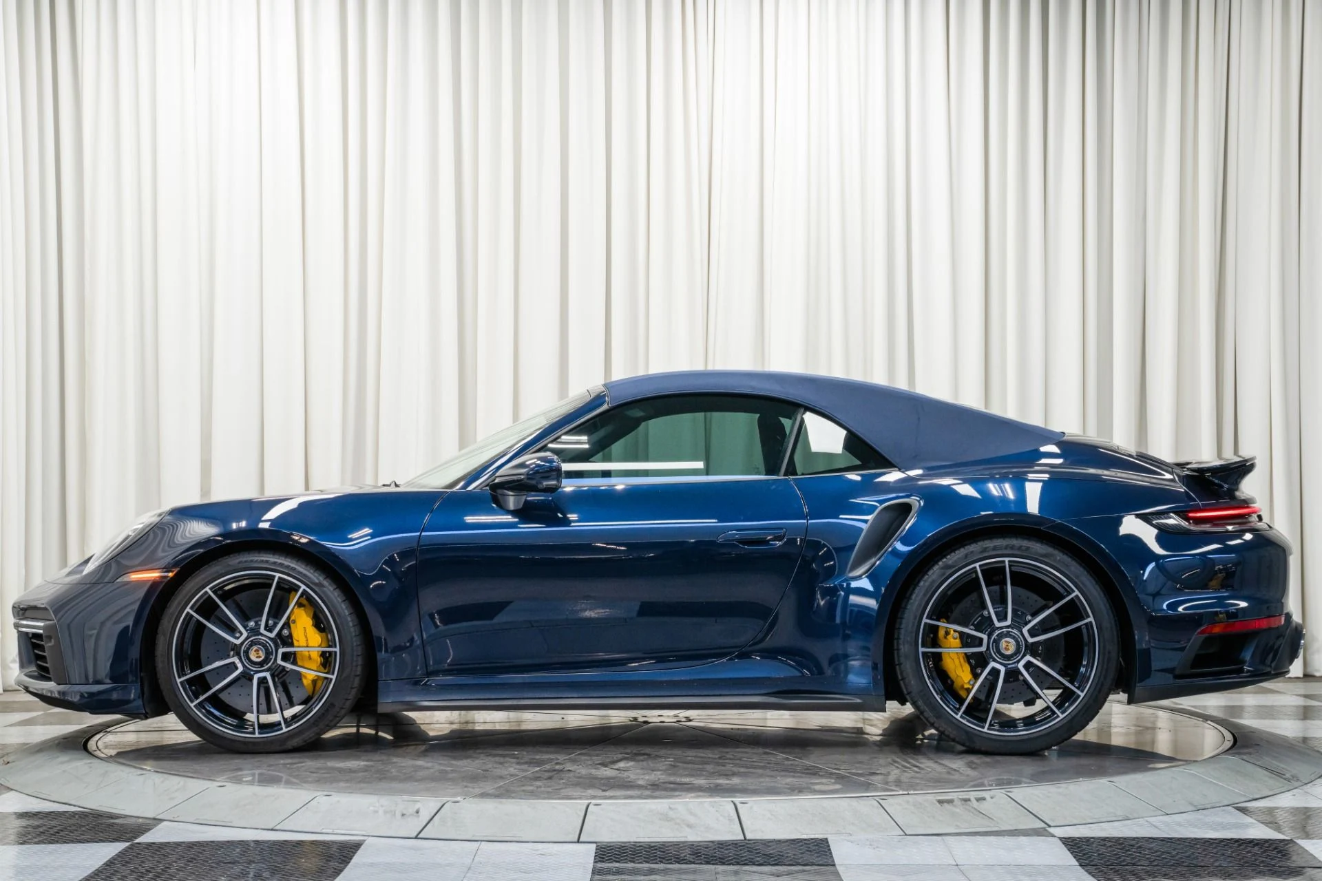 mph033_3608717098_Used_2021_Porsche_911_Turbo_S_Cabriolet_620_Horsepower_Heated_and_Ventilated_Adaptive_Seats_1763153045_1b0988b6e5