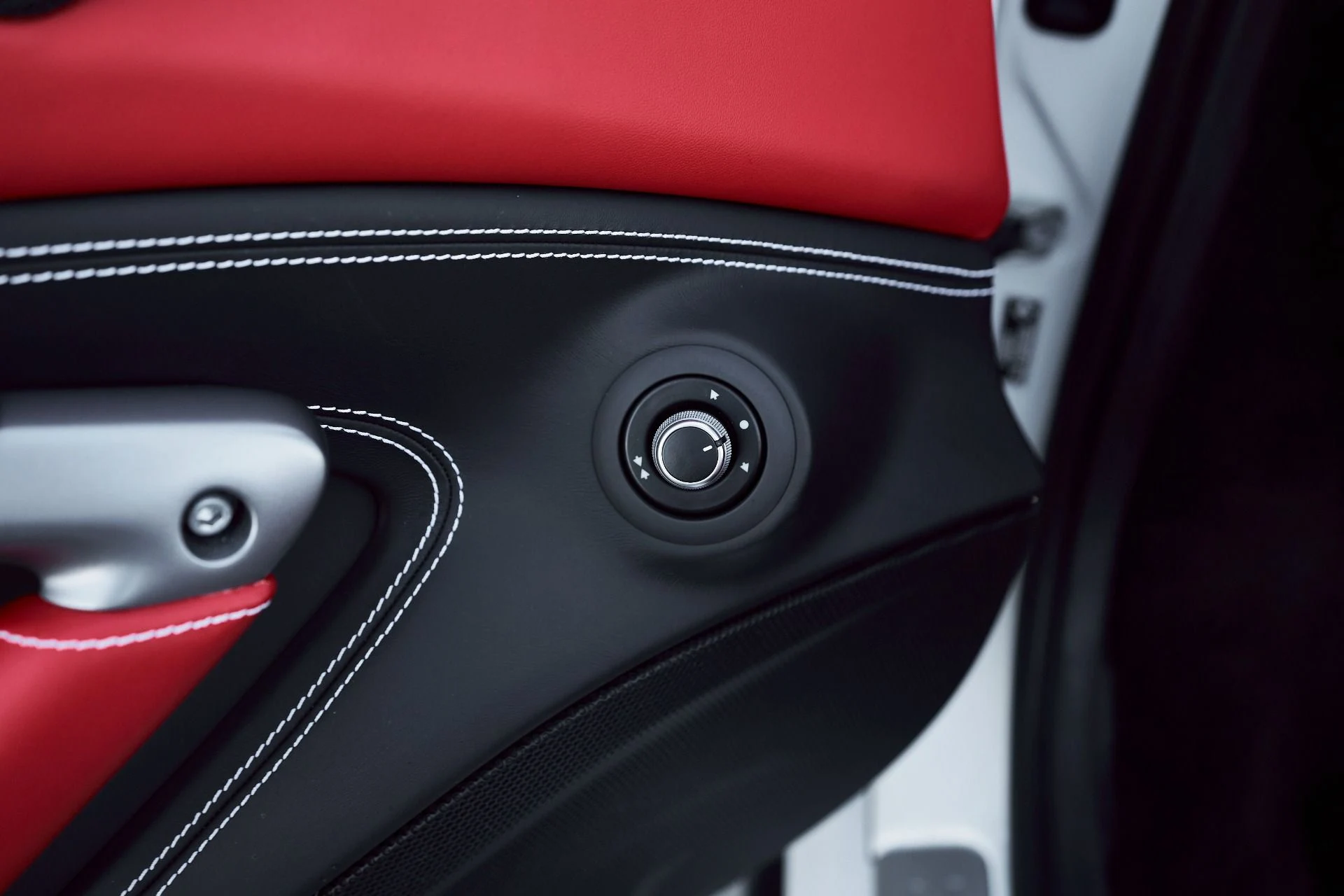 mph033_3609845408_Used_2021_Ferrari_F8_Spider_Base_1763084346_9d3e10bd5f