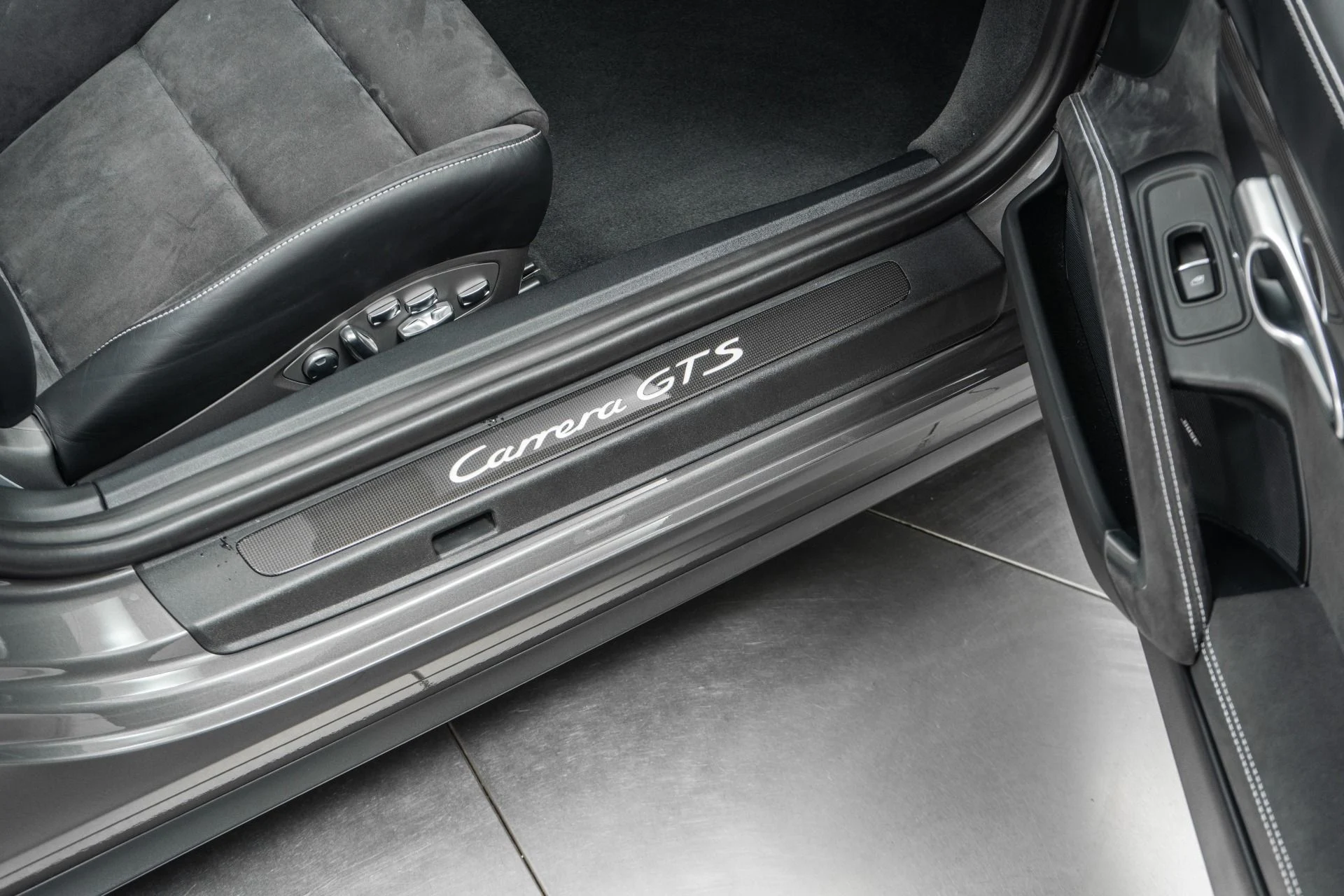 mph033_3614678216_Used_2019_Porsche_911_Carrera_GTS_Premium_Package_Plus_18_Way_Adaptive_Sports_Seats_1777924889_214f810678