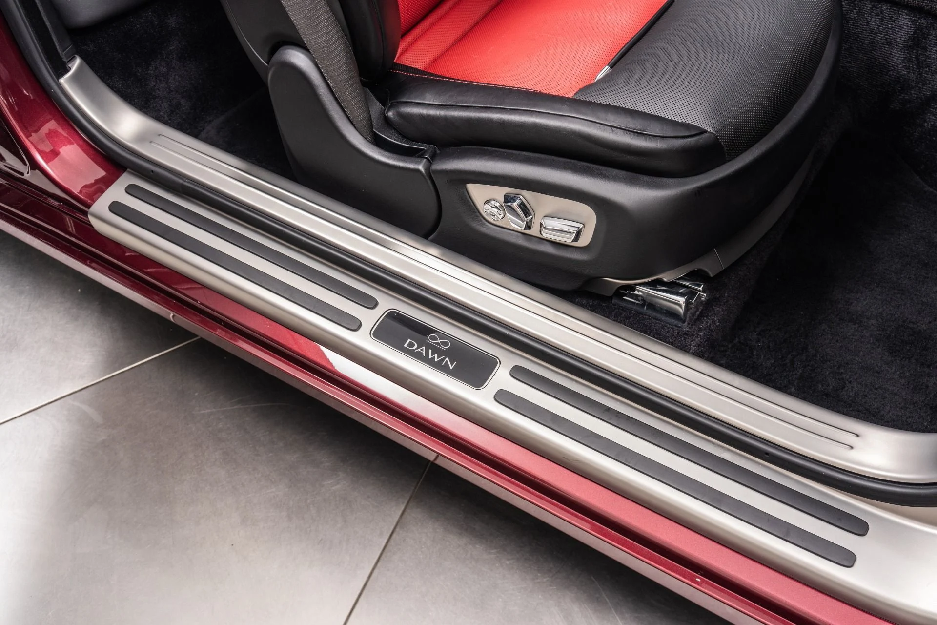 mph033_361817119_Used_2019_Rolls_Royce_Dawn_Black_Badge_1773693933_45801cf333