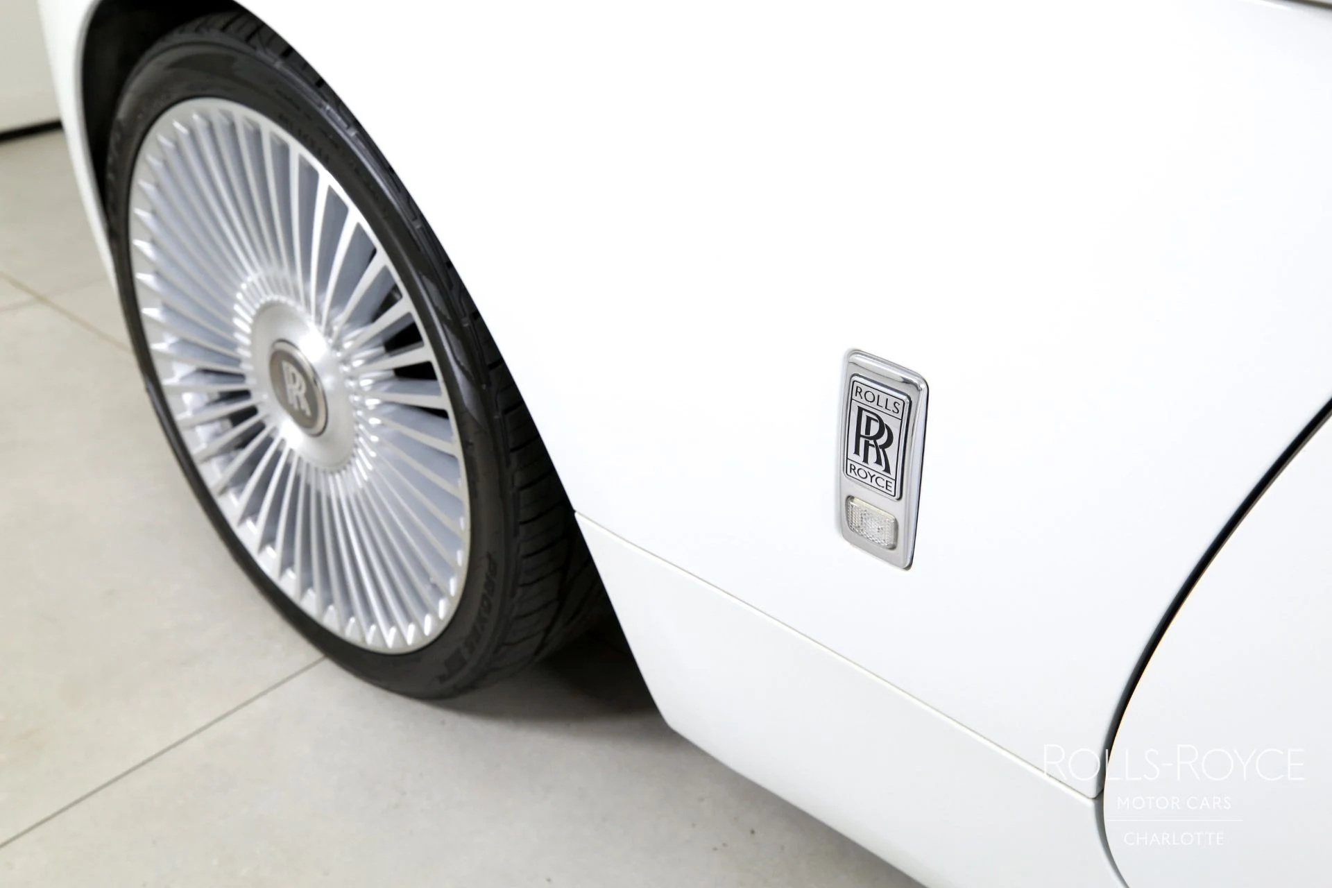 mph033_3626461232_Used_2018_Rolls_Royce_Dawn_1750953532_4a17b4c9e5