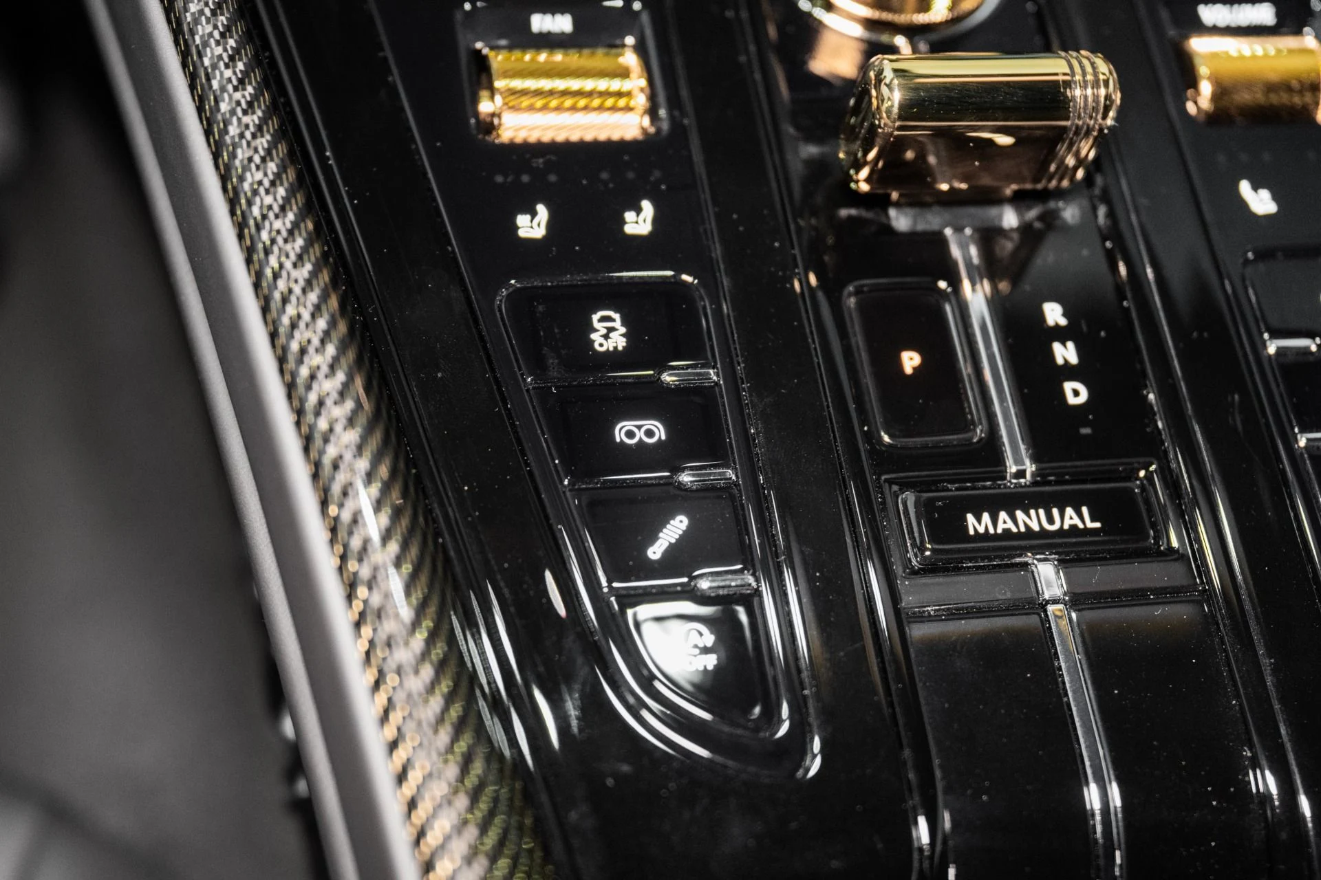 mph033_3636226637_New_2026_Aston_Martin_DB_12_Gold_Finger_V8_1764191230_8ff67007af