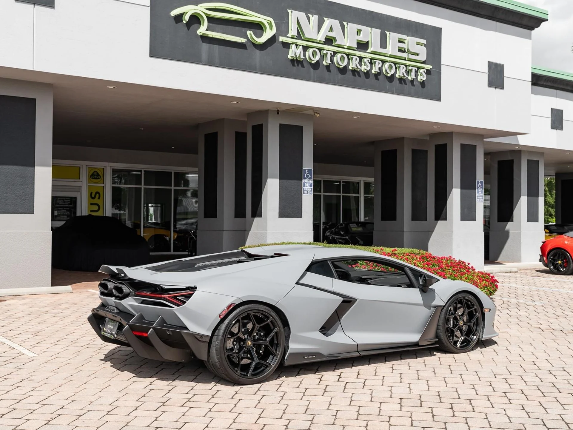 mph033_3640362851_Used_2024_Lamborghini_Revuelto_1758910284_1a47ebc380