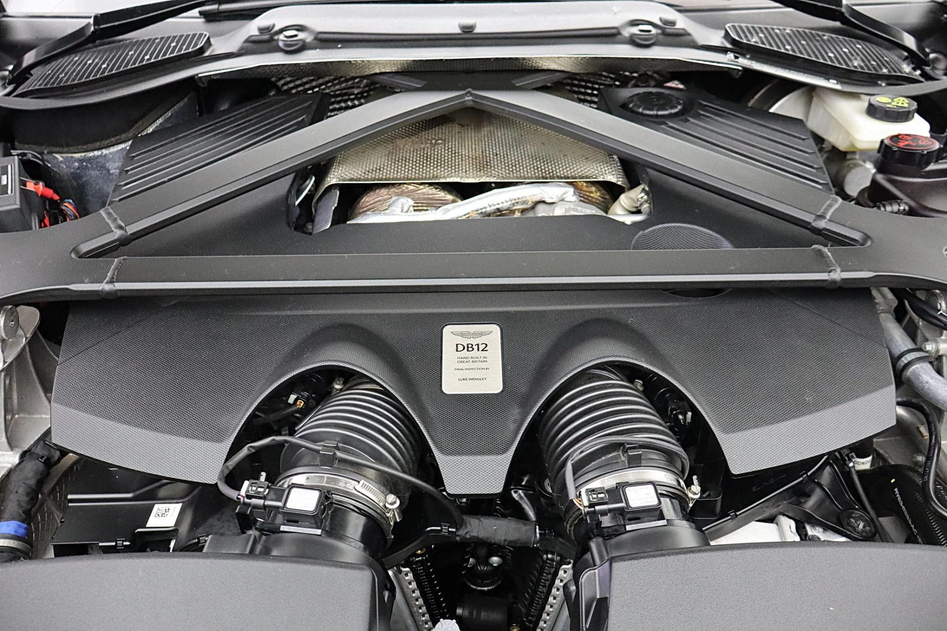 mph033_3653712108_Used_2024_Aston_Martin_DB_12_Volante_83d2f1e169