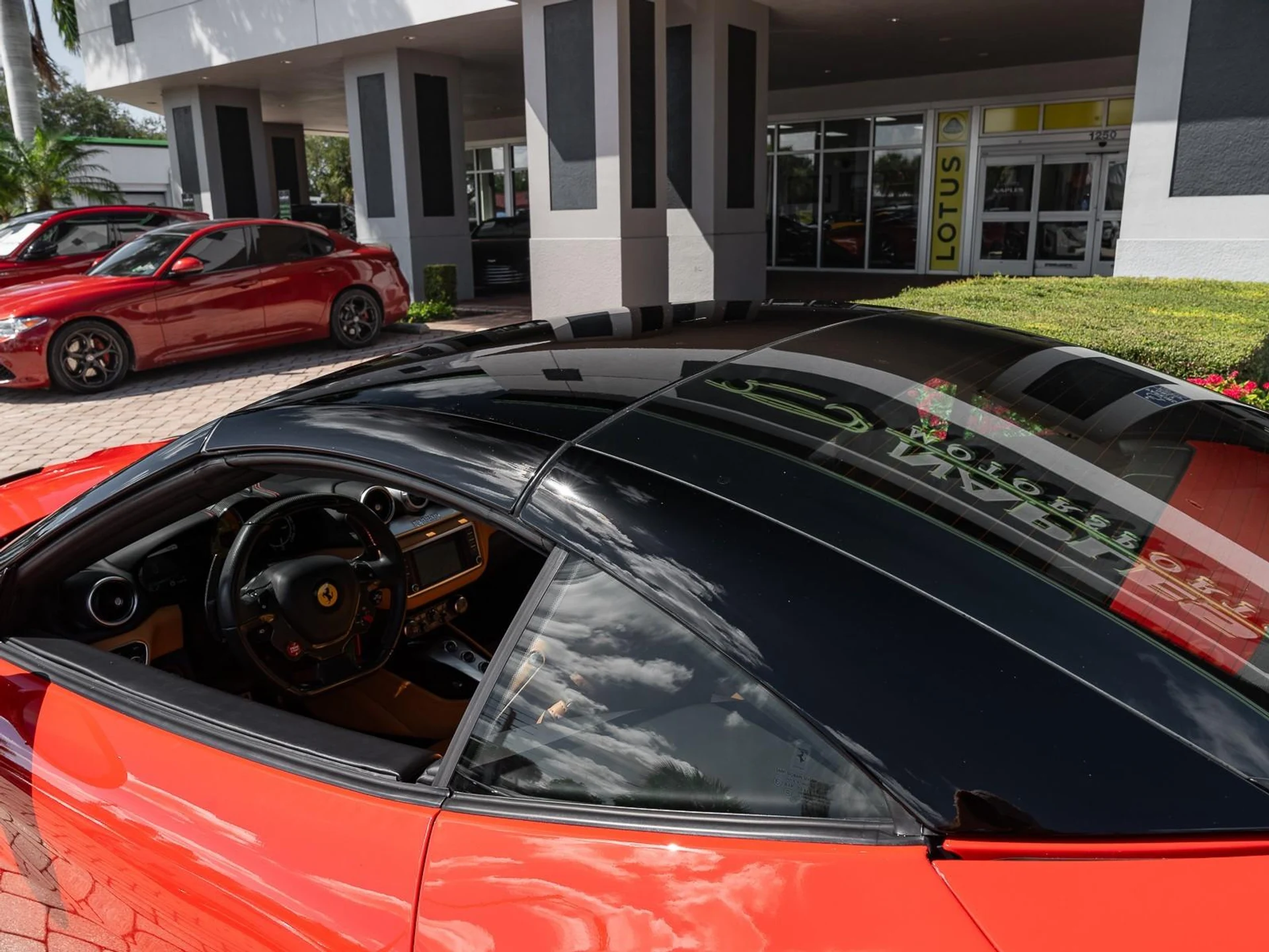 mph033_3658284216_Used_2015_Ferrari_California_T_1761253554_205ee37705
