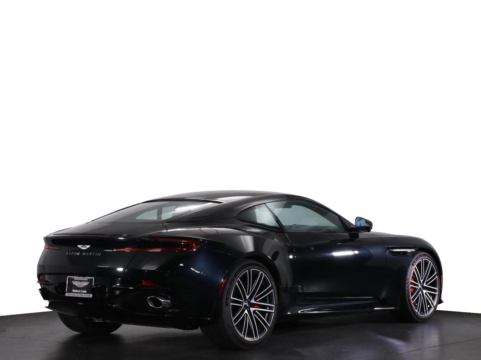 mph033_3659635392_Used_2024_Aston_Martin_DB_12_1758483136_97d0e634ae