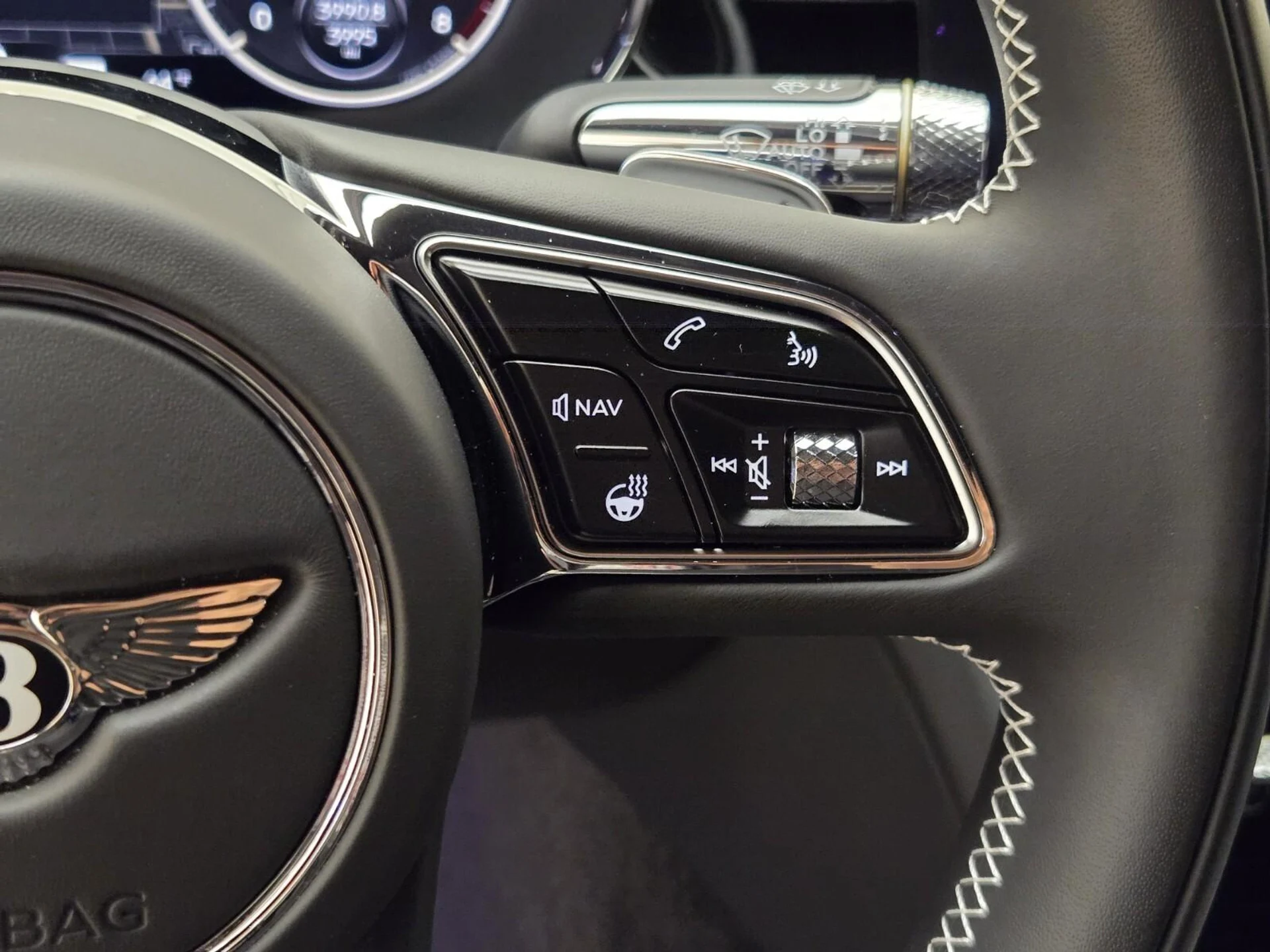 mph033_3663699398_Used_2023_Bentley_Flying_Spur_V8_1761376133_b841d23a2f