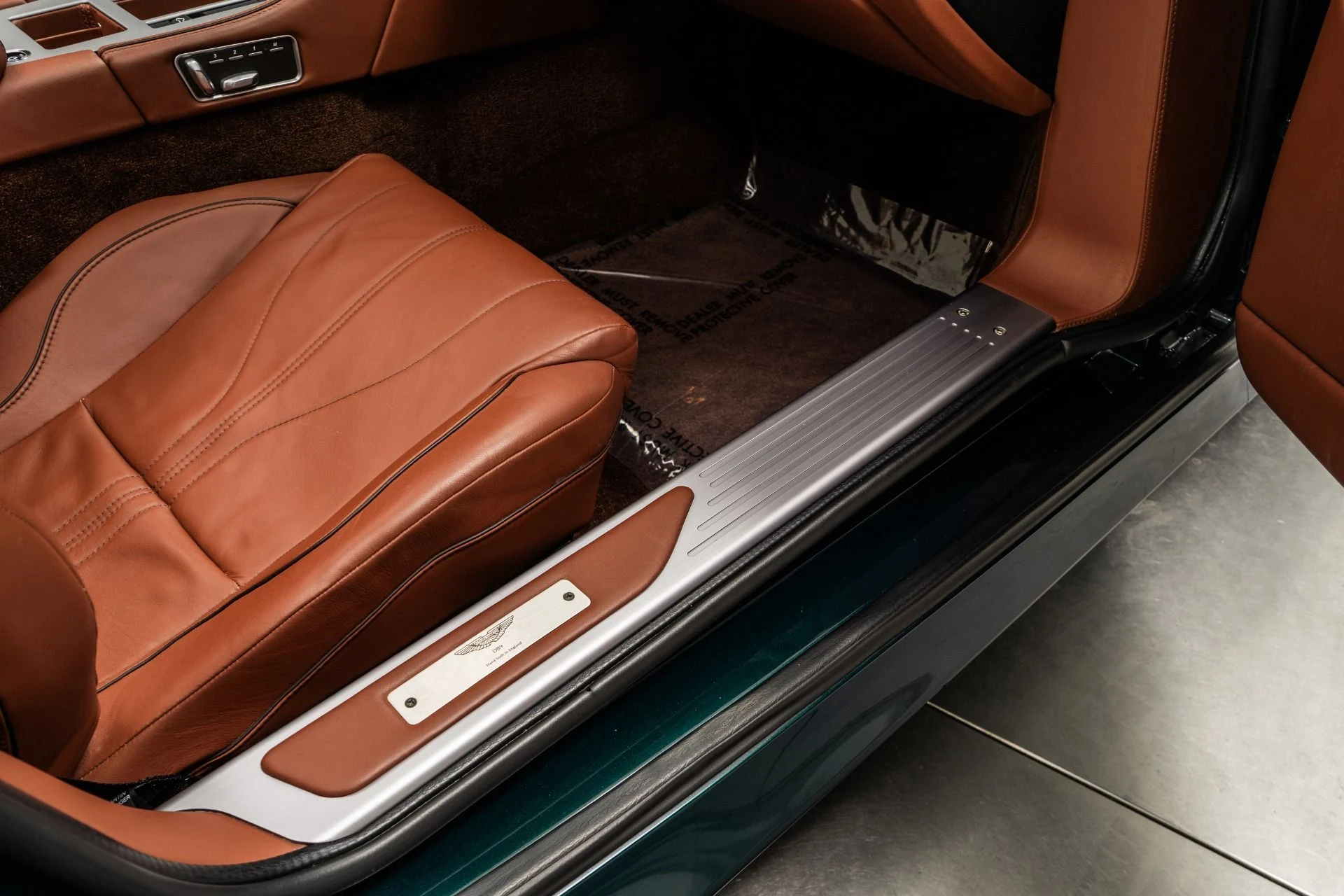 mph033_3670411972_Used_2015_Aston_Martin_DB_9_Volante_1759413390_a2cb7271b9