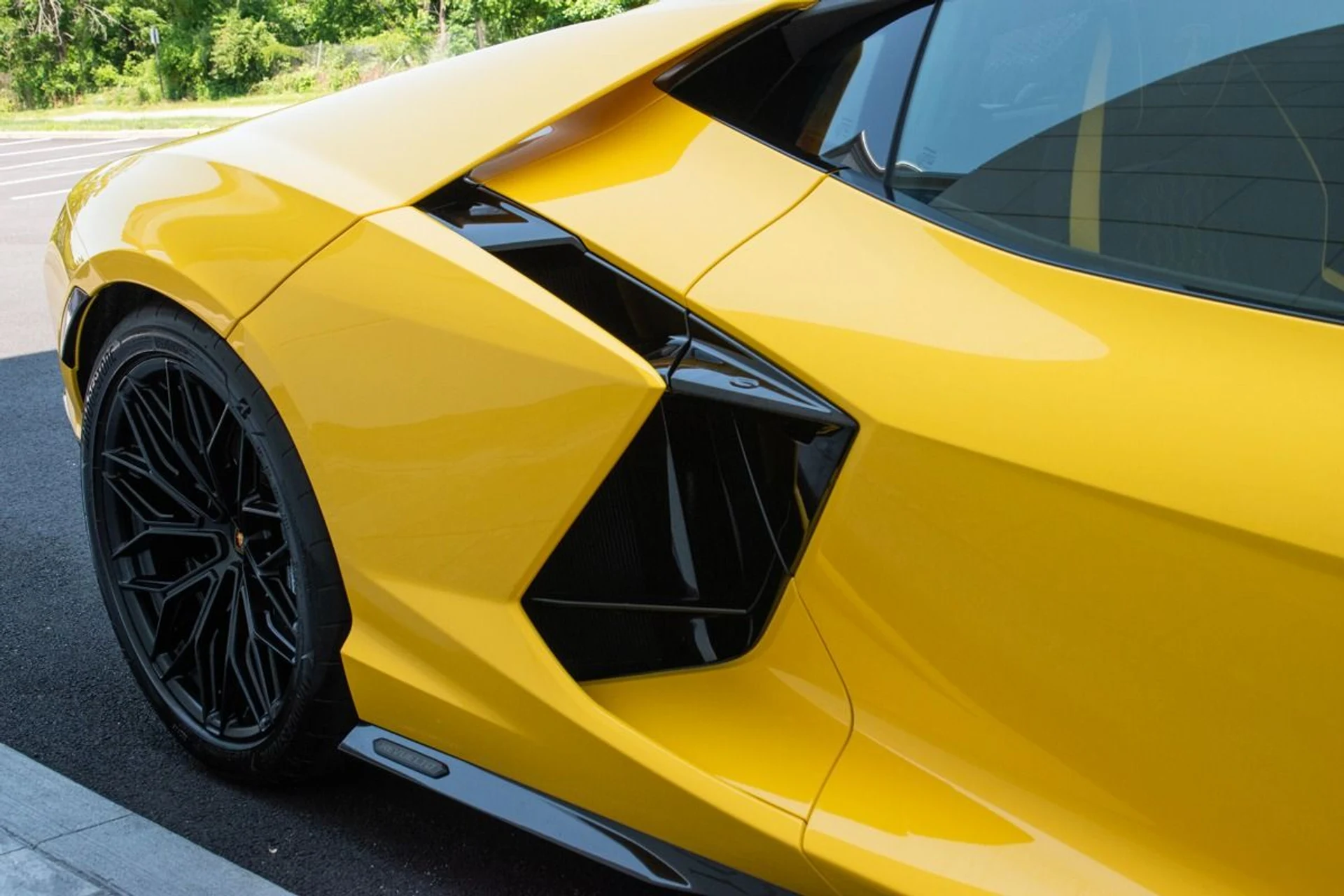 mph033_368746074_Used_2024_Lamborghini_Revuelto_1740383899_0dfb73e9ed