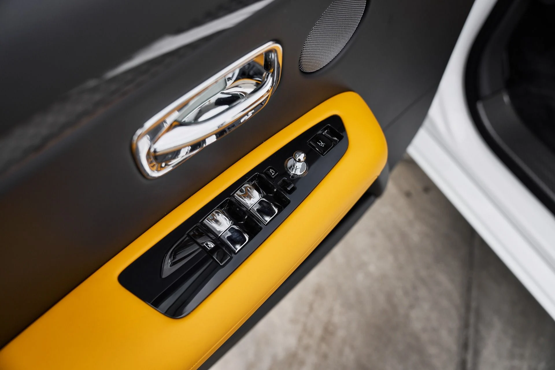 mph033_3689905989_Used_2025_Rolls_Royce_Ghost_Black_Badge_1763167785_a2f1510a77