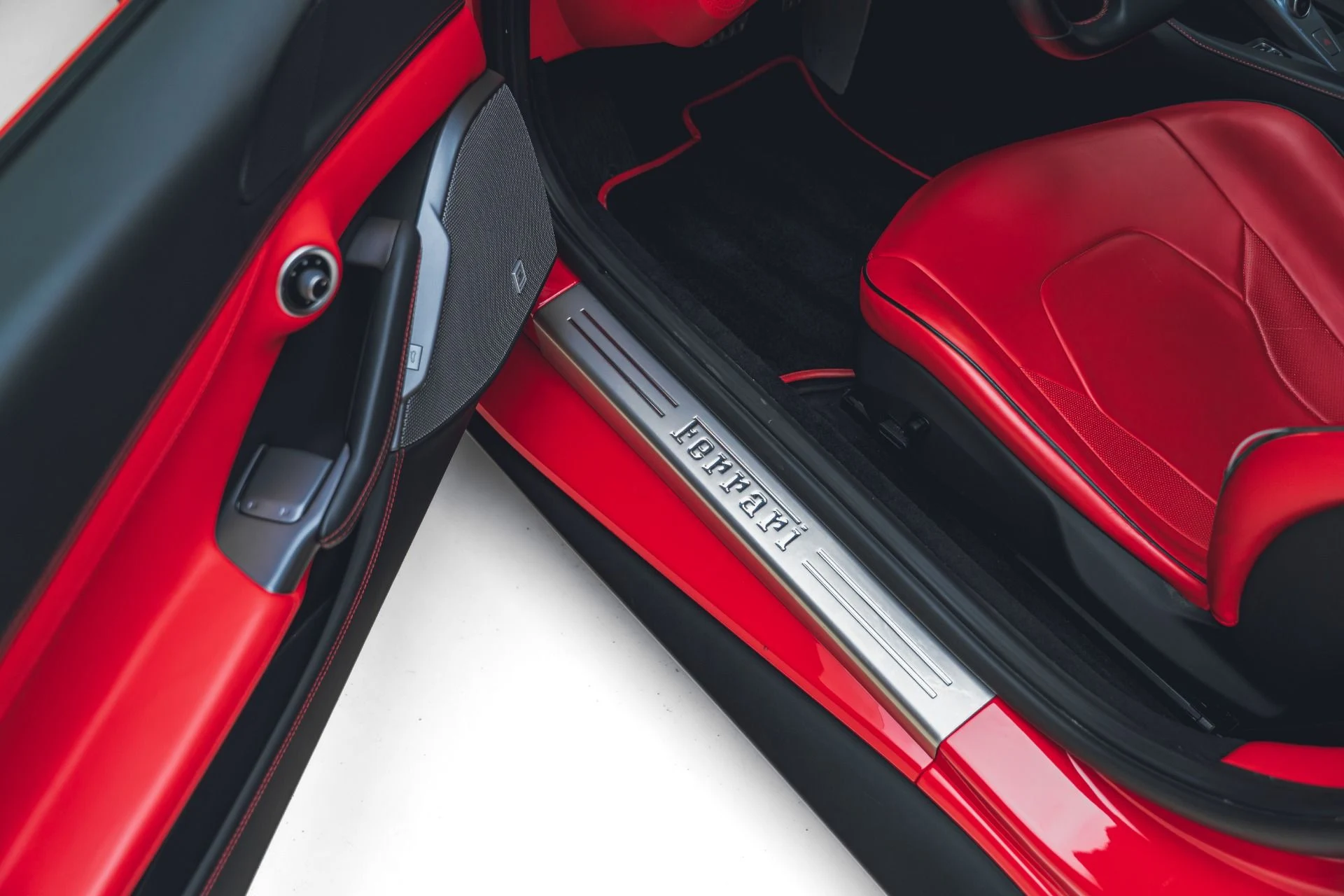 mph033_3695866432_Used_2019_Ferrari_Portofino_1781556061_1853c1366c