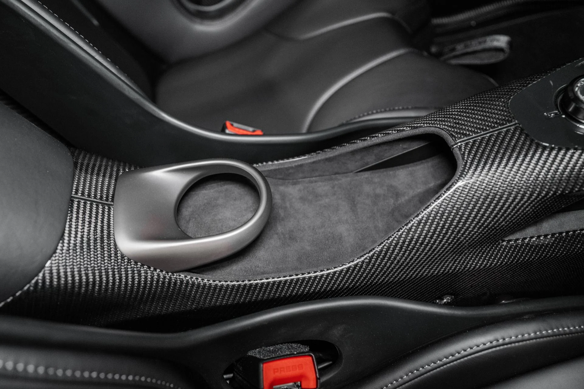 mph033_3727022905_New_2026_ASTON_MARTIN_VALHALLA_COUPE_1775321272_21f4df63c9