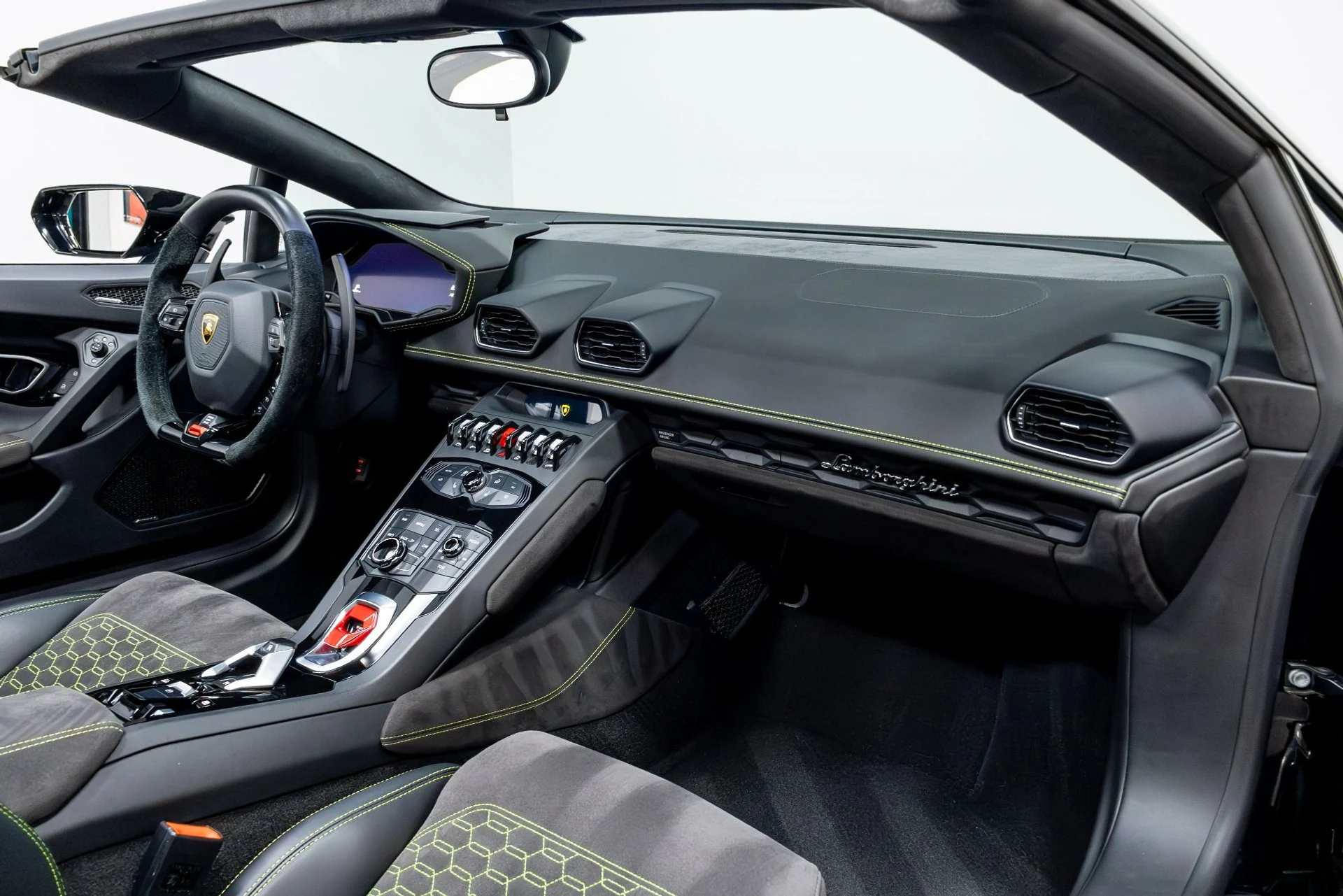 mph033_3732977764_Used_2017_Lamborghini_Huracan_1775865662_e3bef5e66d