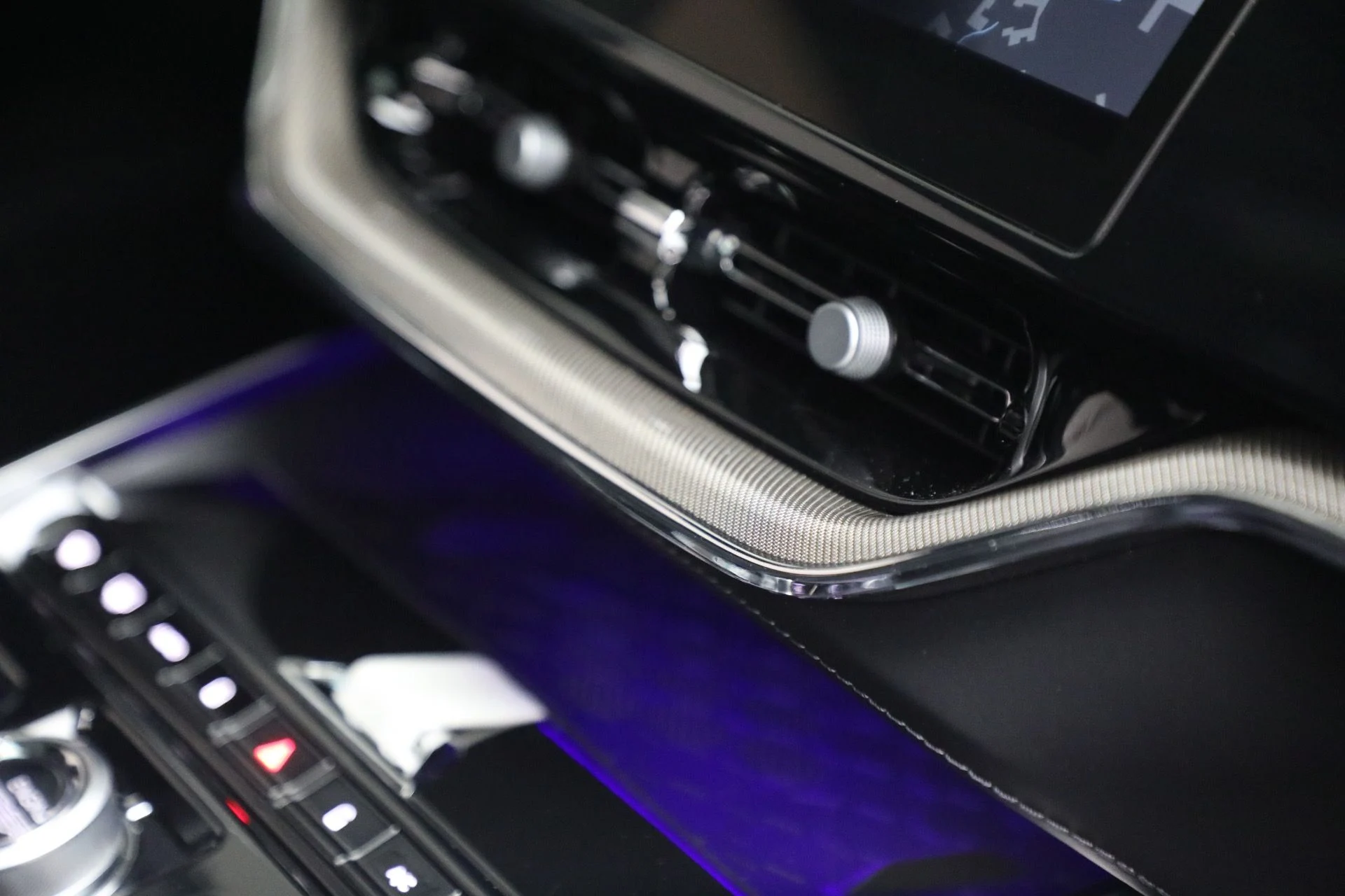 mph033_3744462730_New_2026_Aston_Martin_DBX_S_1767984157_dab1c741e6