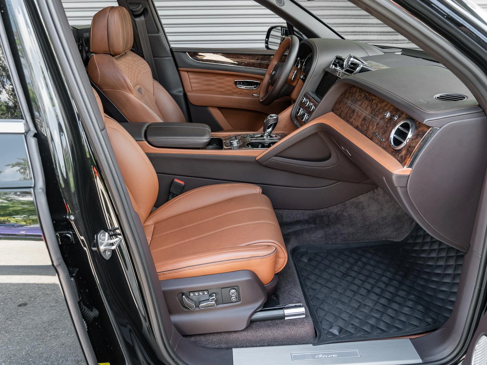 mph033_3762534178_Used_2023_Bentley_Bentayga_EWB_V8_1778364314_f2a07a50d3