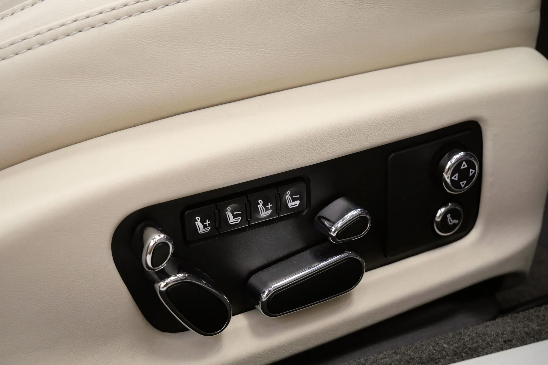 mph033_3782025986_Used_2022_Bentley_Continental_GTC_V8_Mulliner_Specification_Front_Seat_Comfort_Specification_1775574655_8e110b29a9