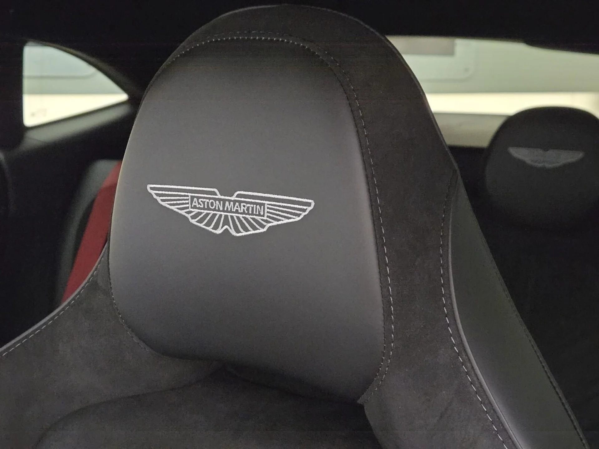 mph033_379050274_New_2026_Aston_Martin_DBX_S_1776143675_028209a49c