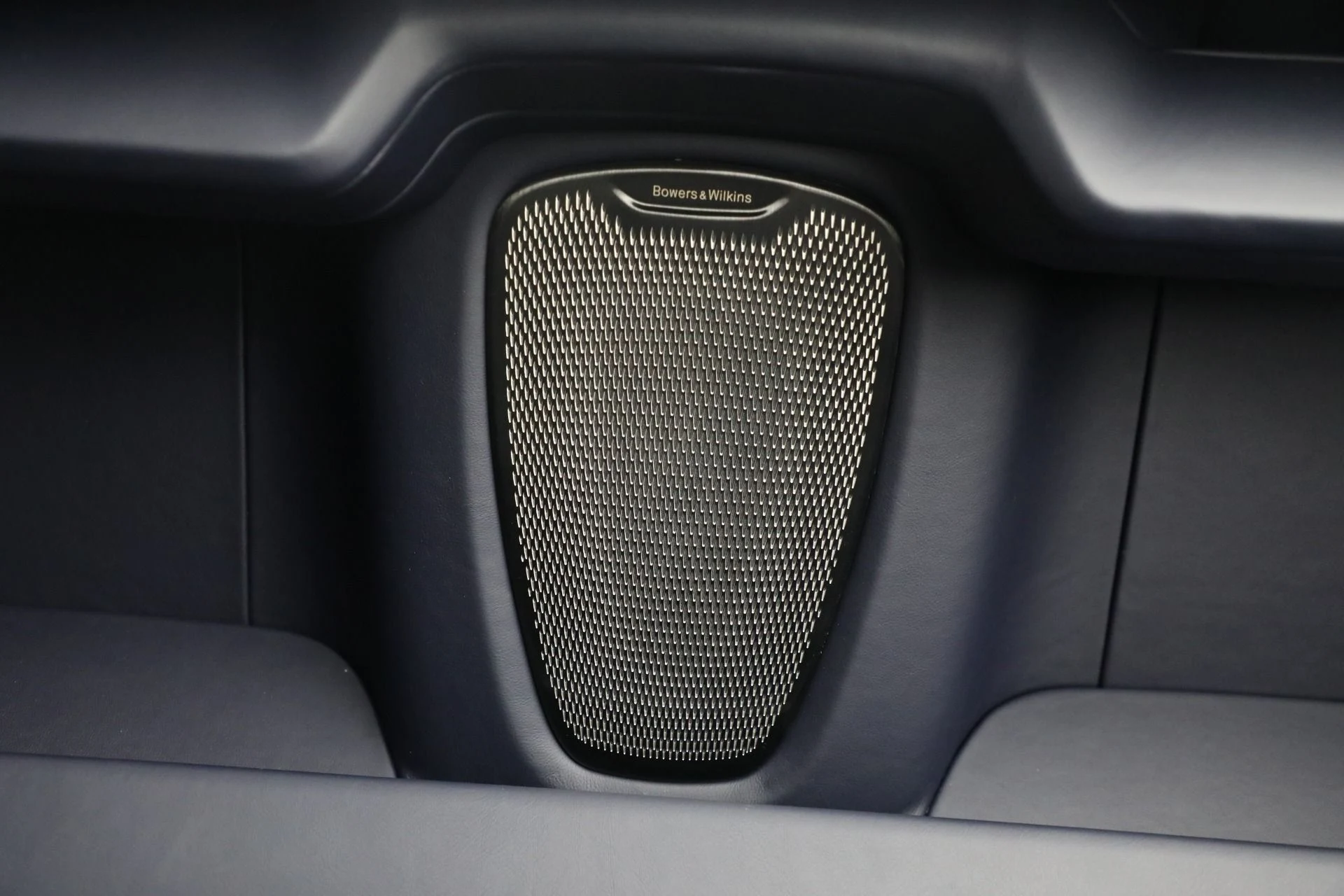 mph033_3816329961_New_2026_Aston_Martin_Vanquish_Volante_1762784358_0507d68b4c