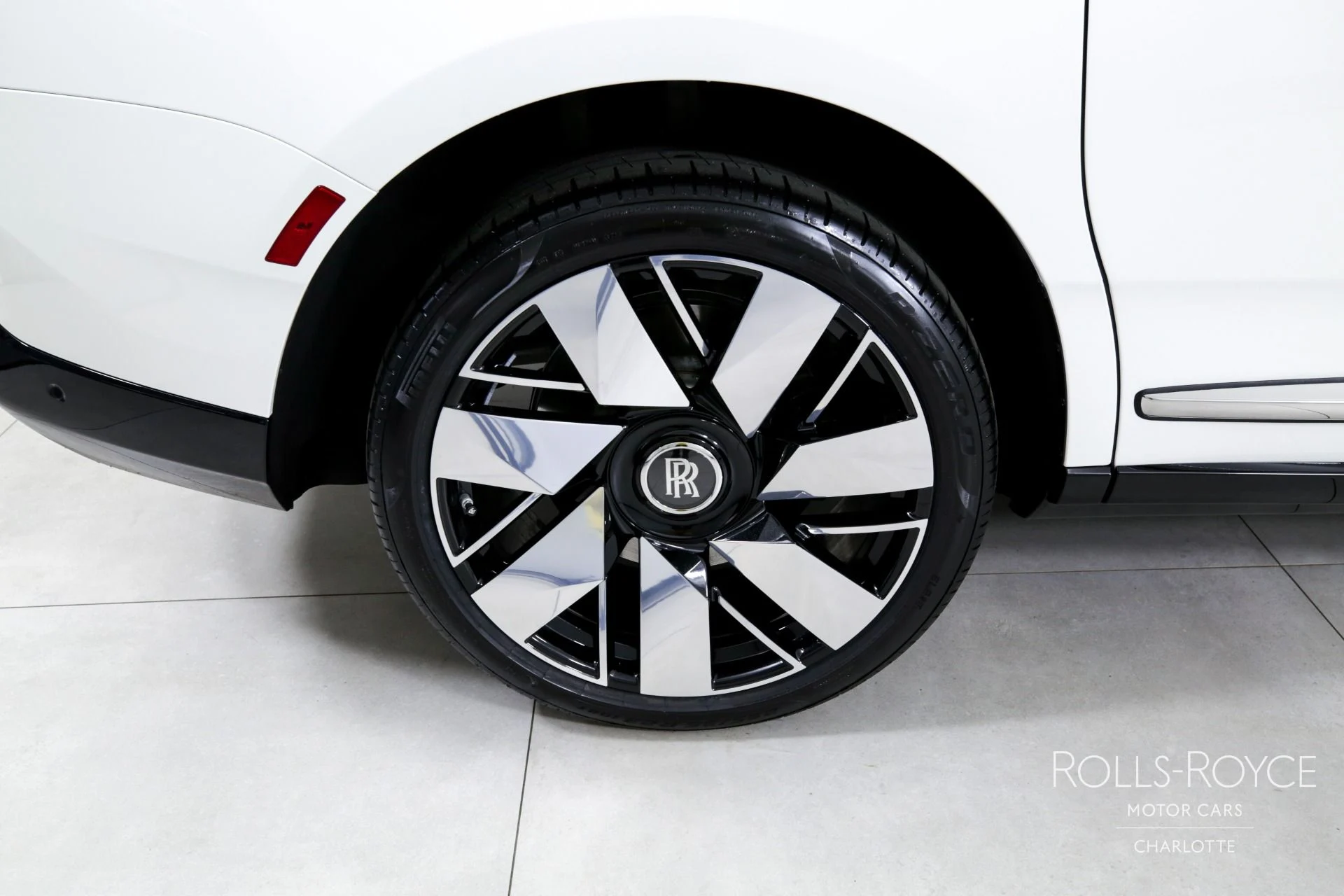 mph033_3831428680_Used_2025_Rolls_Royce_Cullinan_1745265195_0624c53a66