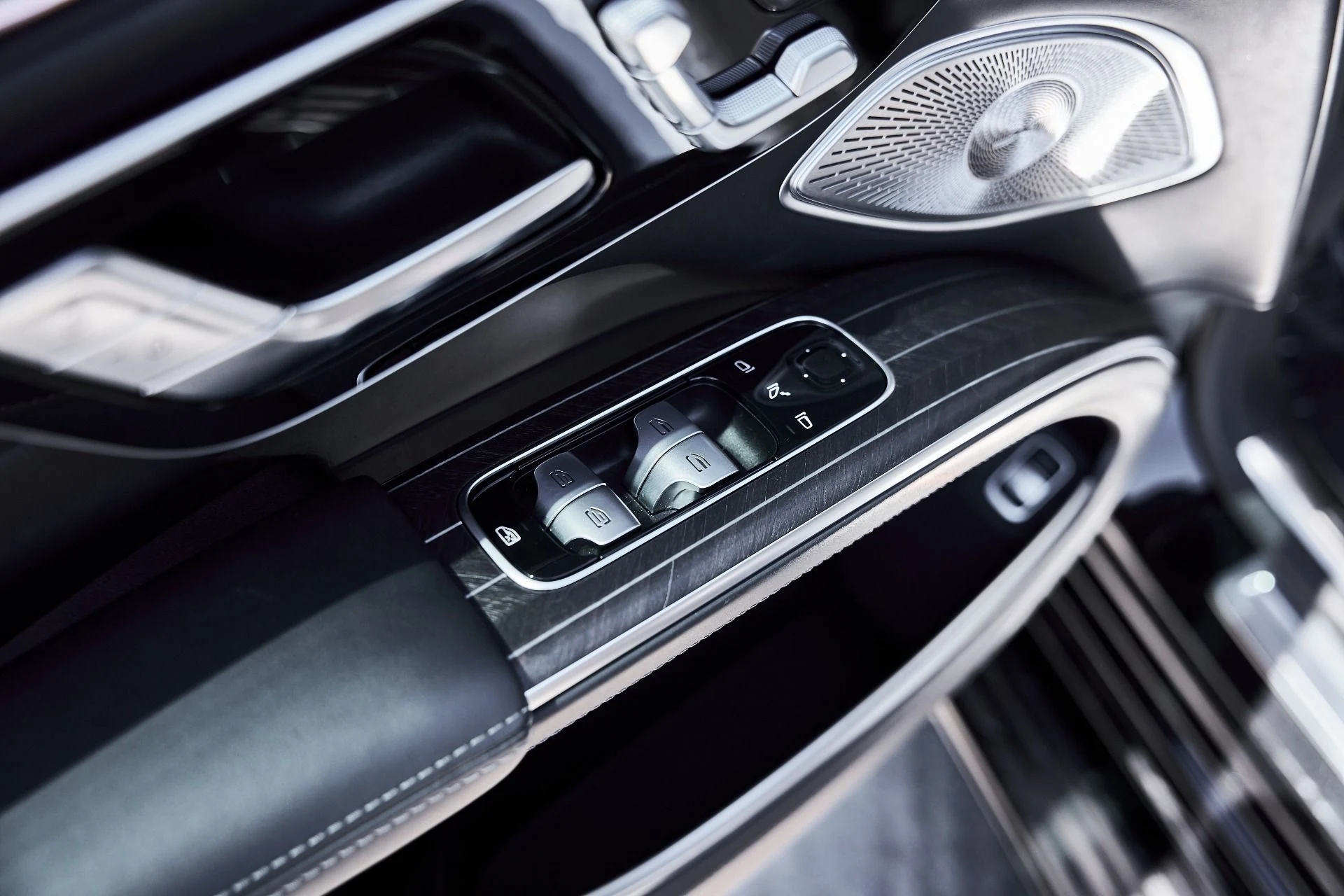 mph033_3847981579_Used_2024_Mercedes_Benz_EQS_Maybach_EQS_680_1775326038_98ff2cdb9b