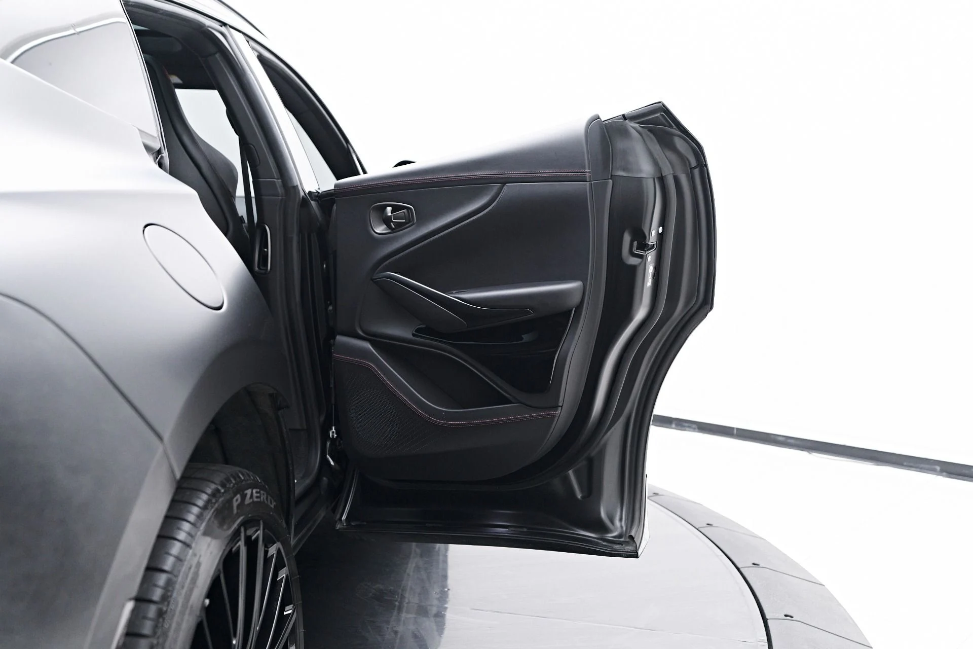 mph033_3854093953_Used_2023_Aston_Martin_DBX_707_1754786768_485f6af7f1