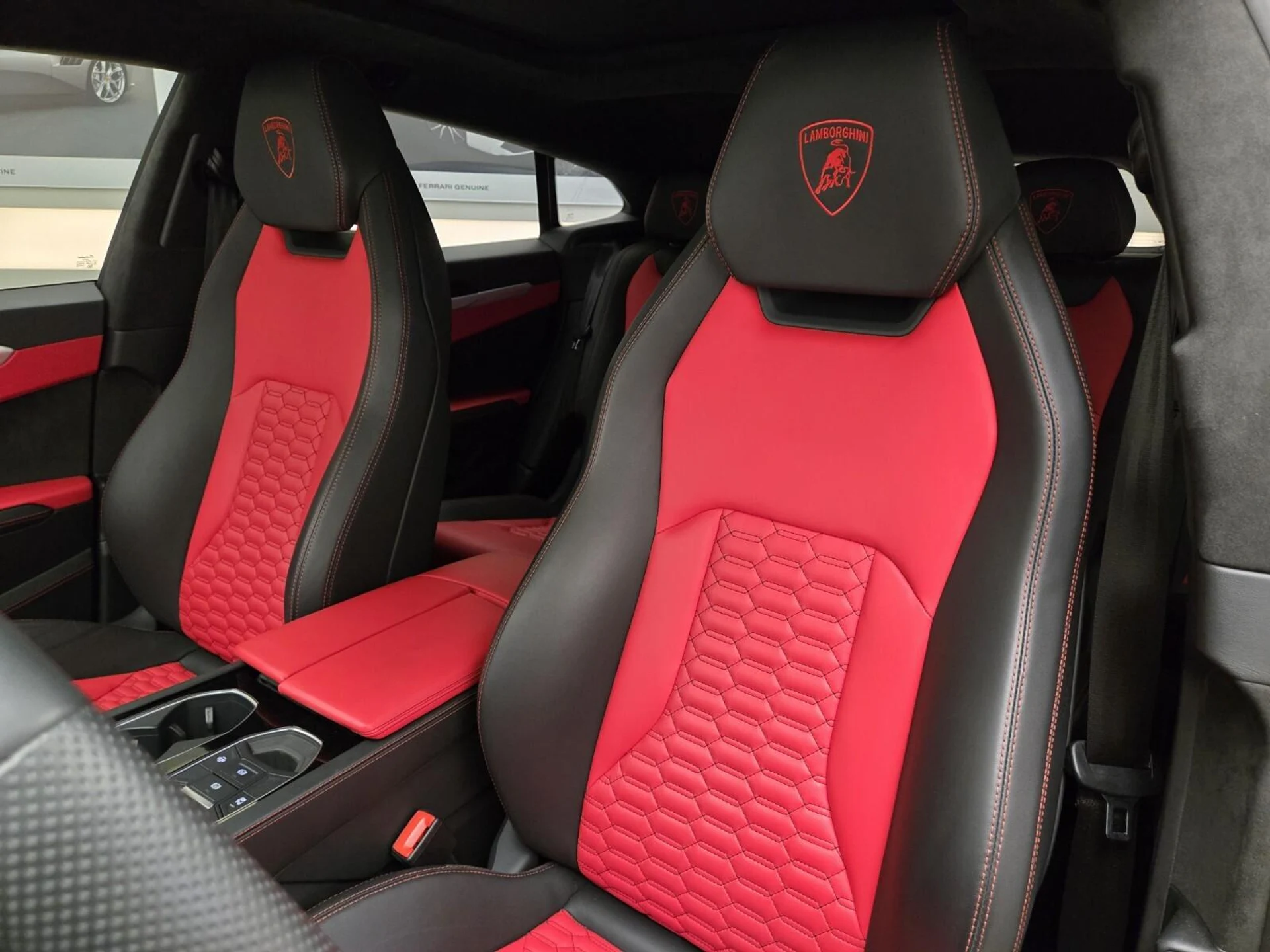 mph033_3855284287_Used_2021_Lamborghini_Urus_1754376922_ed45664d65