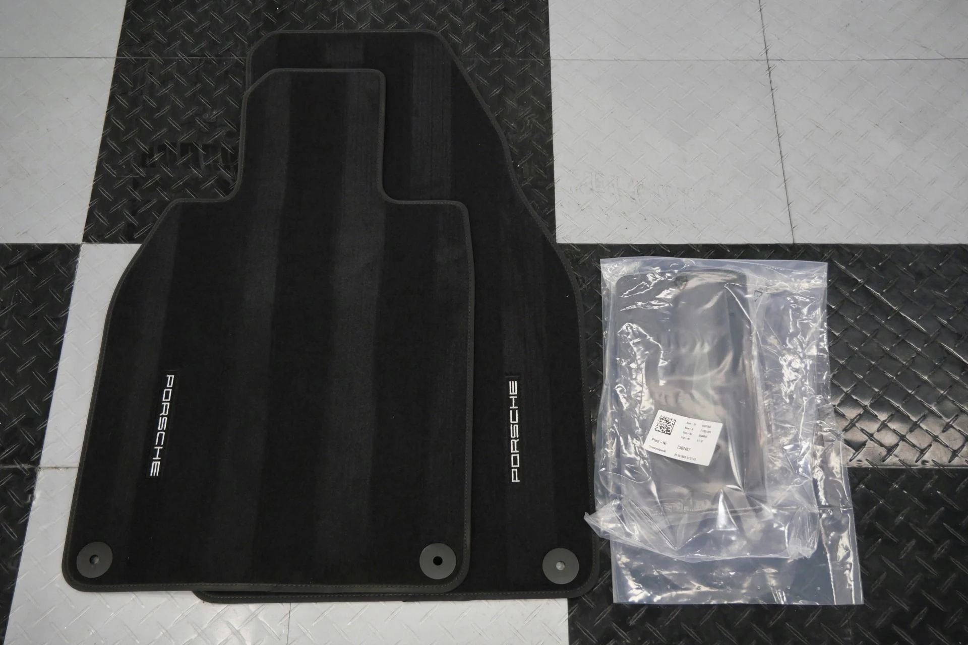 mph033_3862811455_Used_2026_Porsche_911_Carrera_T_As_New_with_12_Miles_6_Speed_Manual_18_Way_Seats_1767115090_2cf9845849