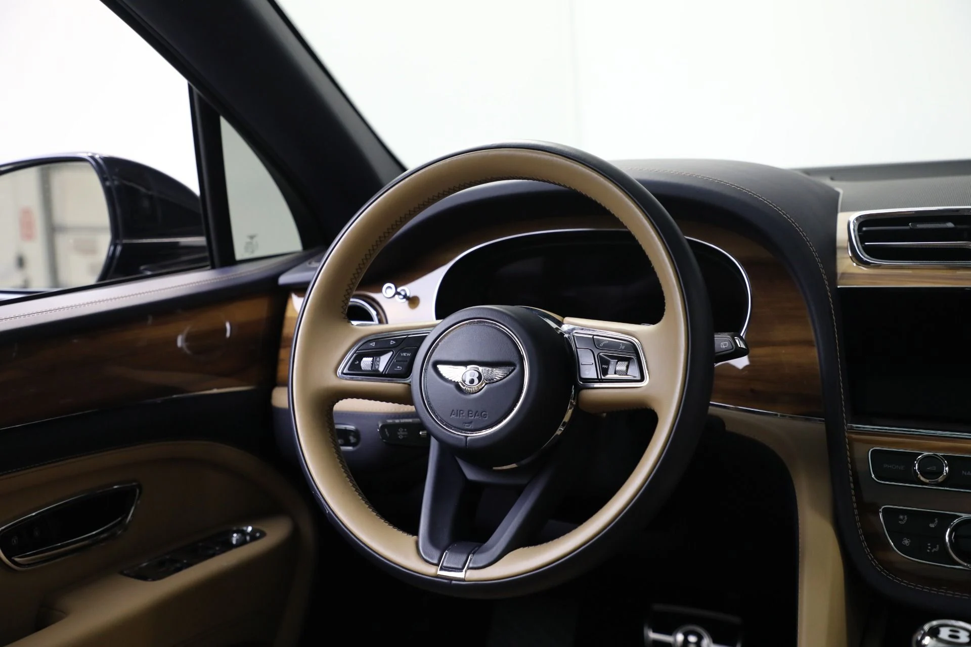 mph033_3871246857_Used_2024_Bentley_Bentayga_EWB_V8_dfa6b2b830