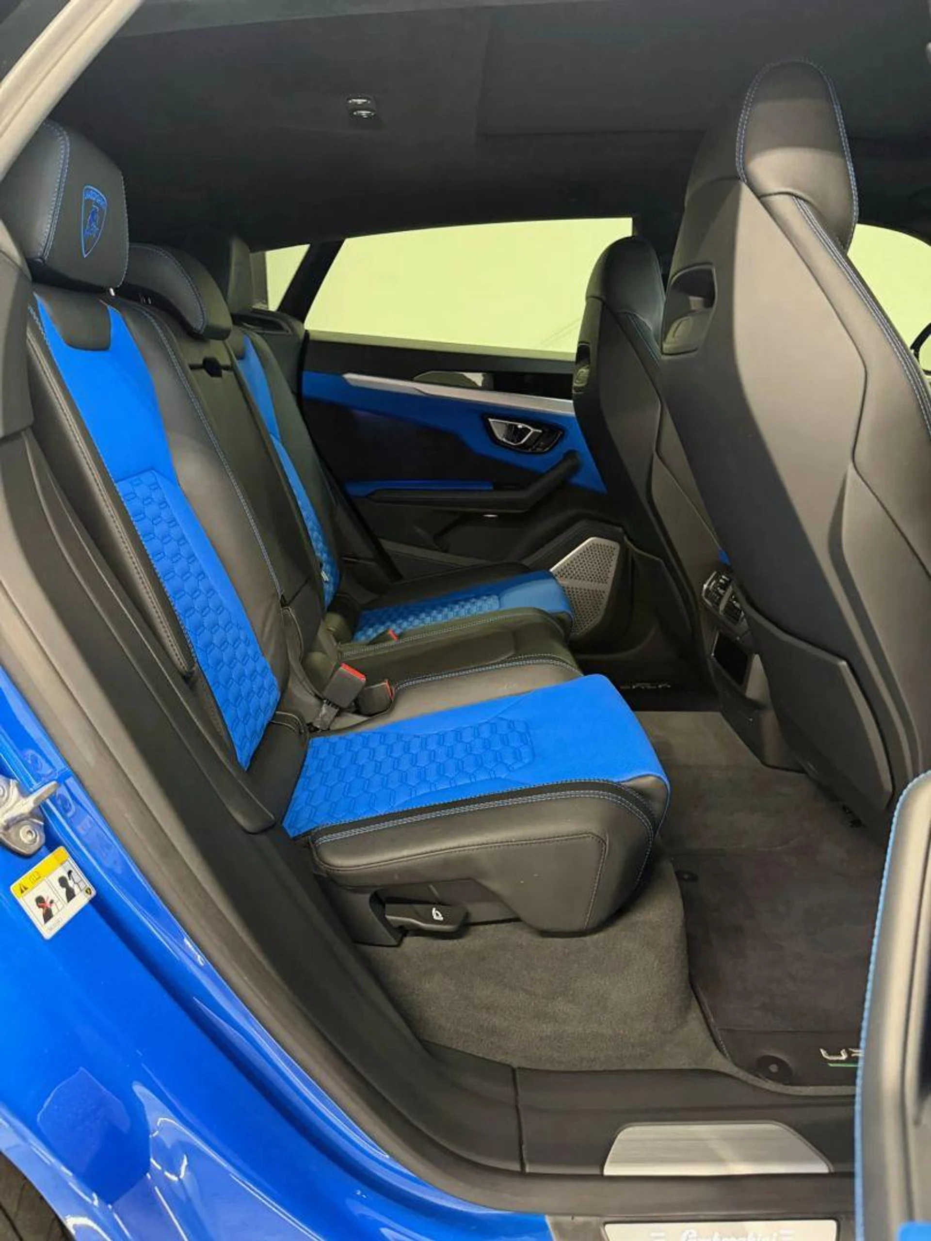 mph033_3888944850_Used_2019_Lamborghini_Urus_Sport_Utility_4_D_1784105691_5edbaf2339