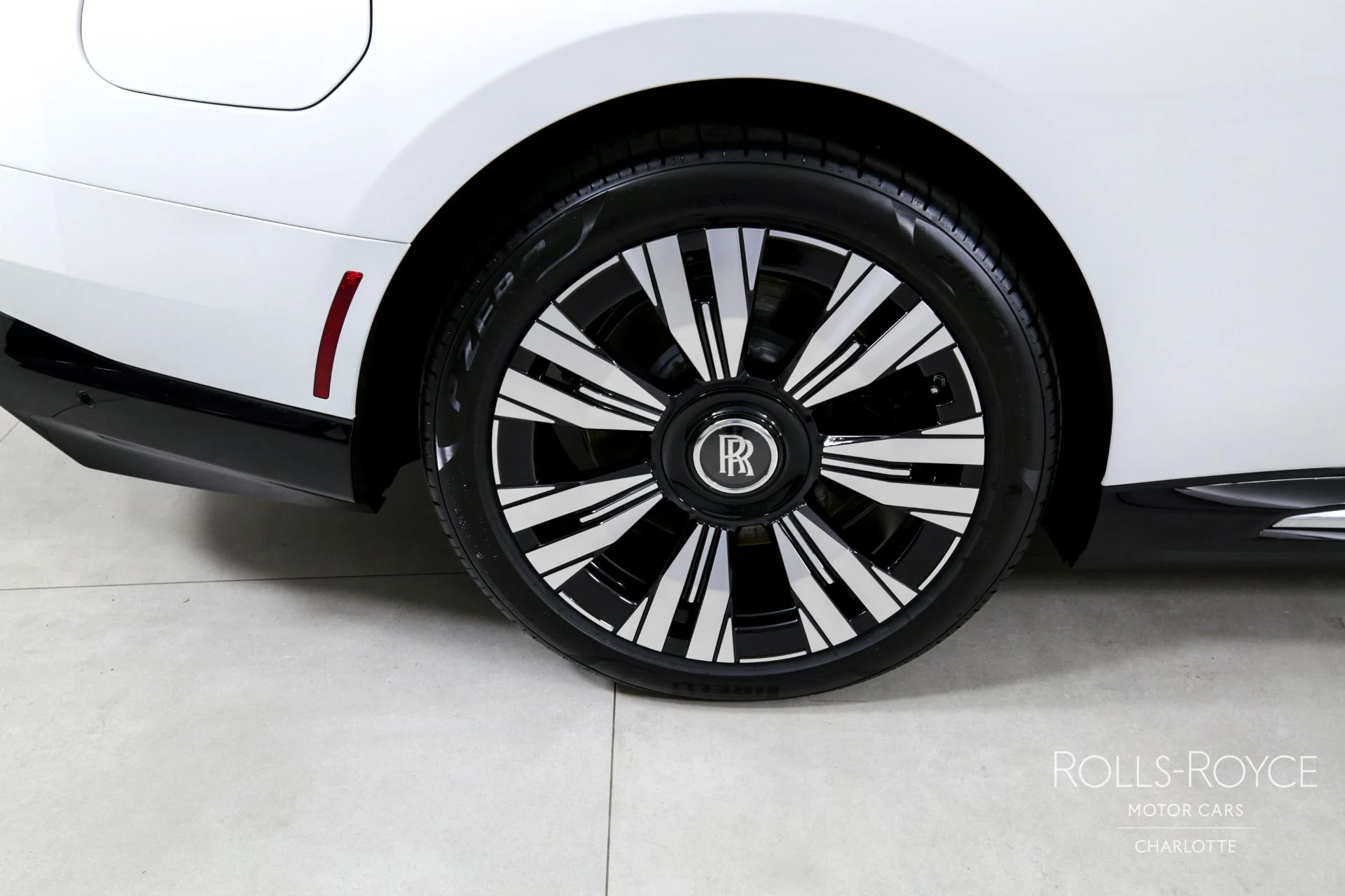 mph033_38909023_Used_2024_Rolls_Royce_Spectre_1712872063_660db1a77a