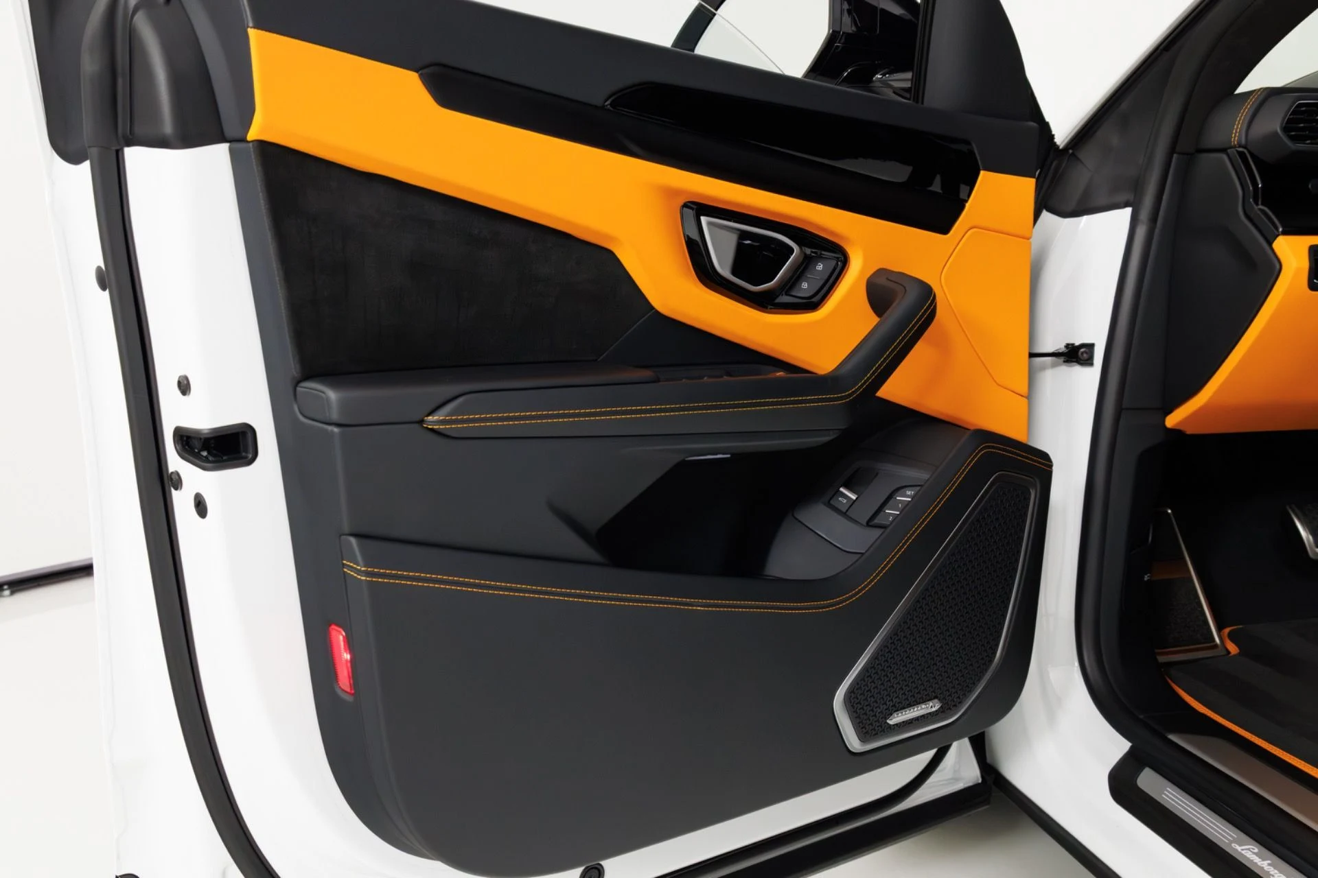 mph033_3896987217_Used_2024_Lamborghini_Urus_S_1775674860_bfdf8d3f6b