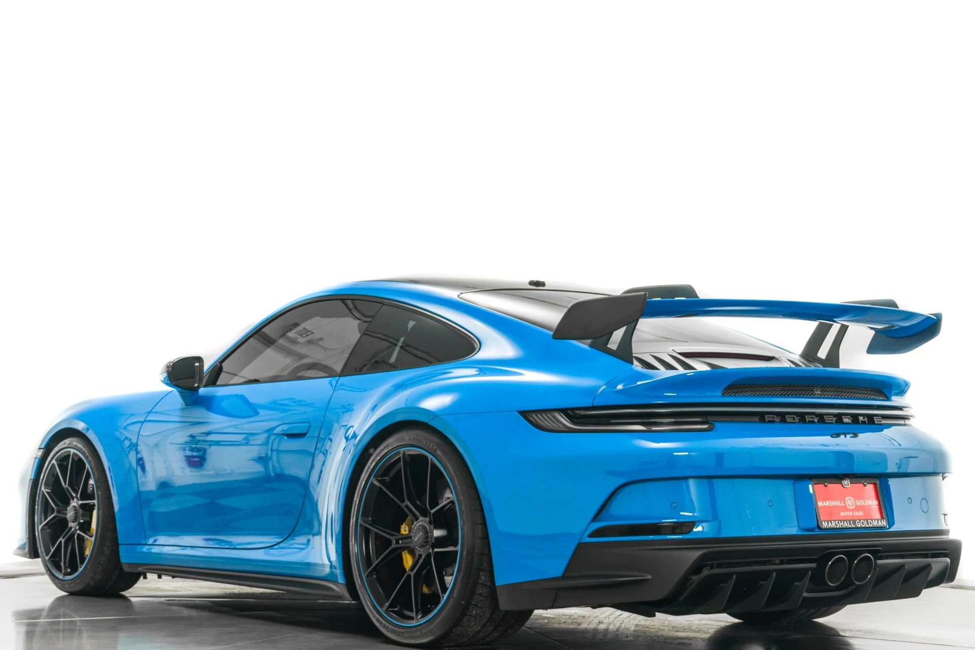 mph033_3917490569_Used_2022_Porsche_911_GT_3_Carbon_Buckets_Blue_Stitching_and_Belts_1768487811_f6dec45f31