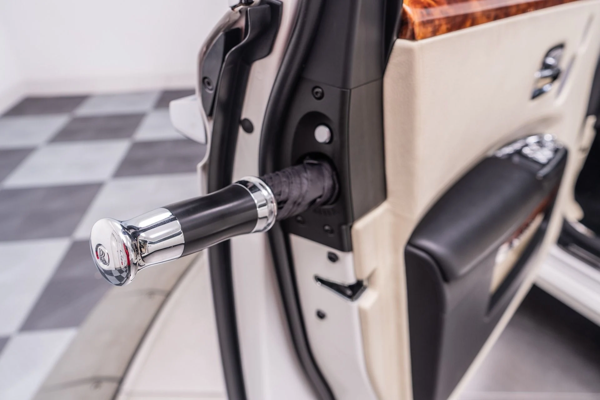 mph033_3928197567_Used_2010_Rolls_Royce_Ghost_1777319383_71d39843c3