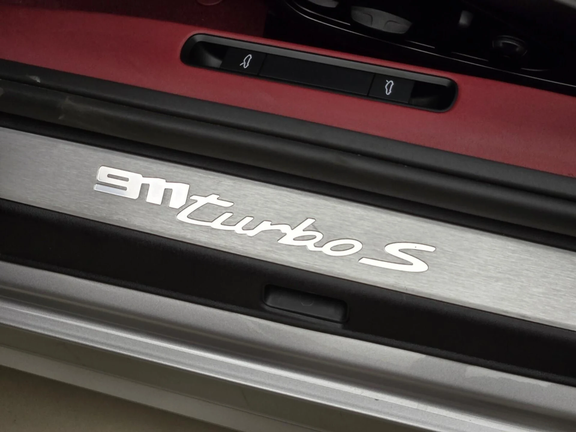 mph033_3932311636_Used_2023_Porsche_911_Turbo_1768891614_a064af30d2