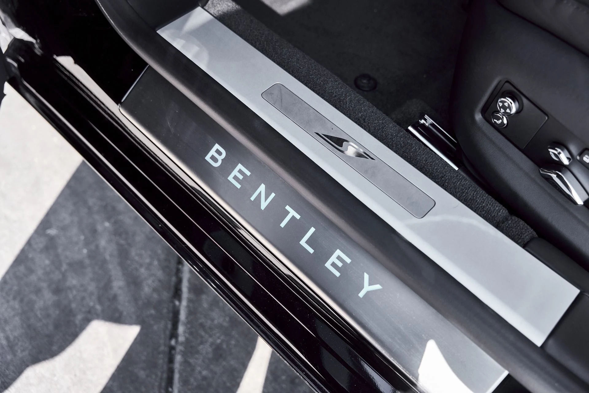 mph033_3934162648_Used_2023_Bentley_Flying_Spur_S_1770950667_f0c6edebba