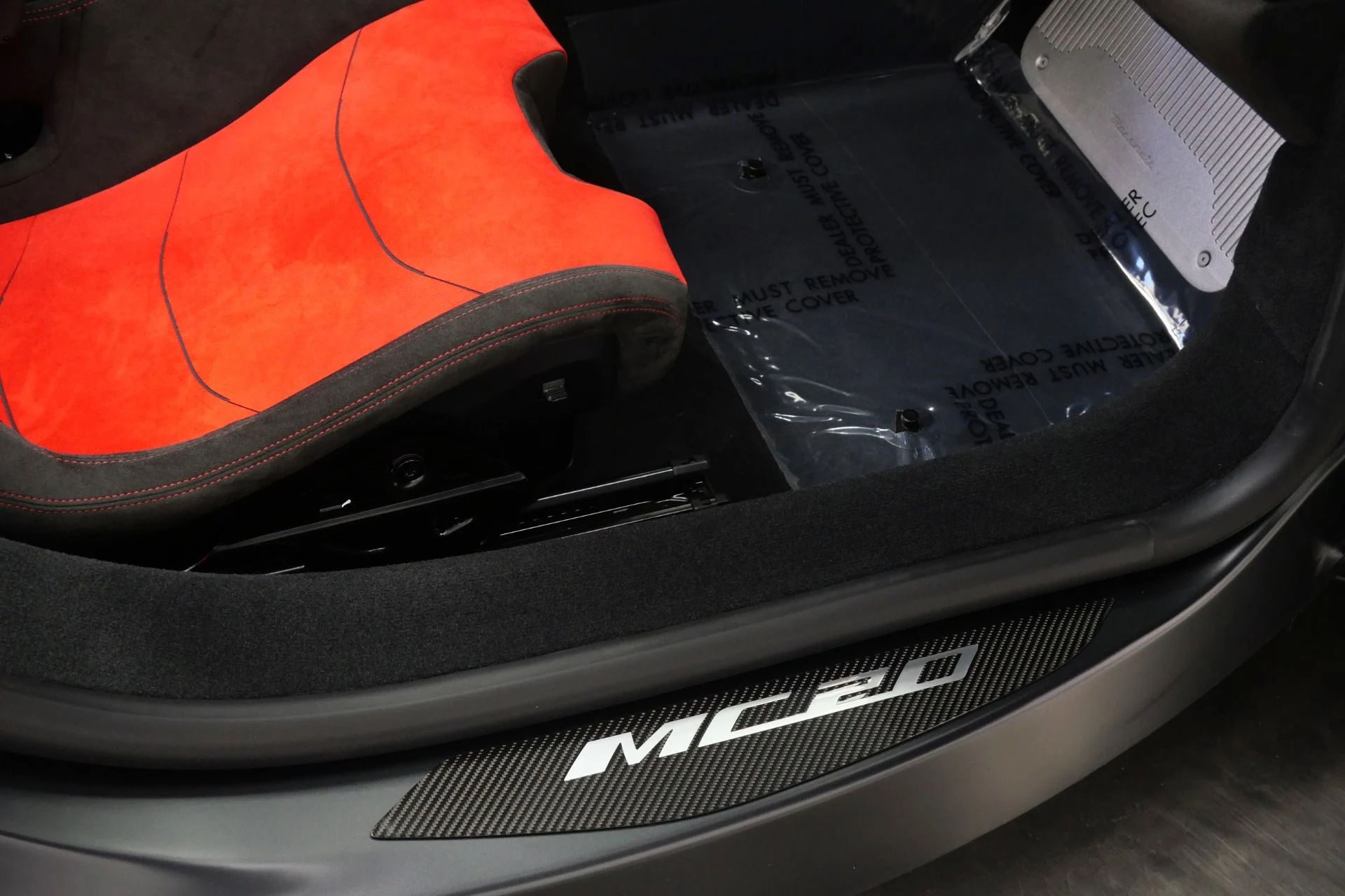 mph033_3937030275_Used_2023_Maserati_MC_20_Cielo_1598_Miles_Carbon_Ceramic_Brakes_Interior_Exterior_Carbon_Packages_1776351589_e5df8cdbd4