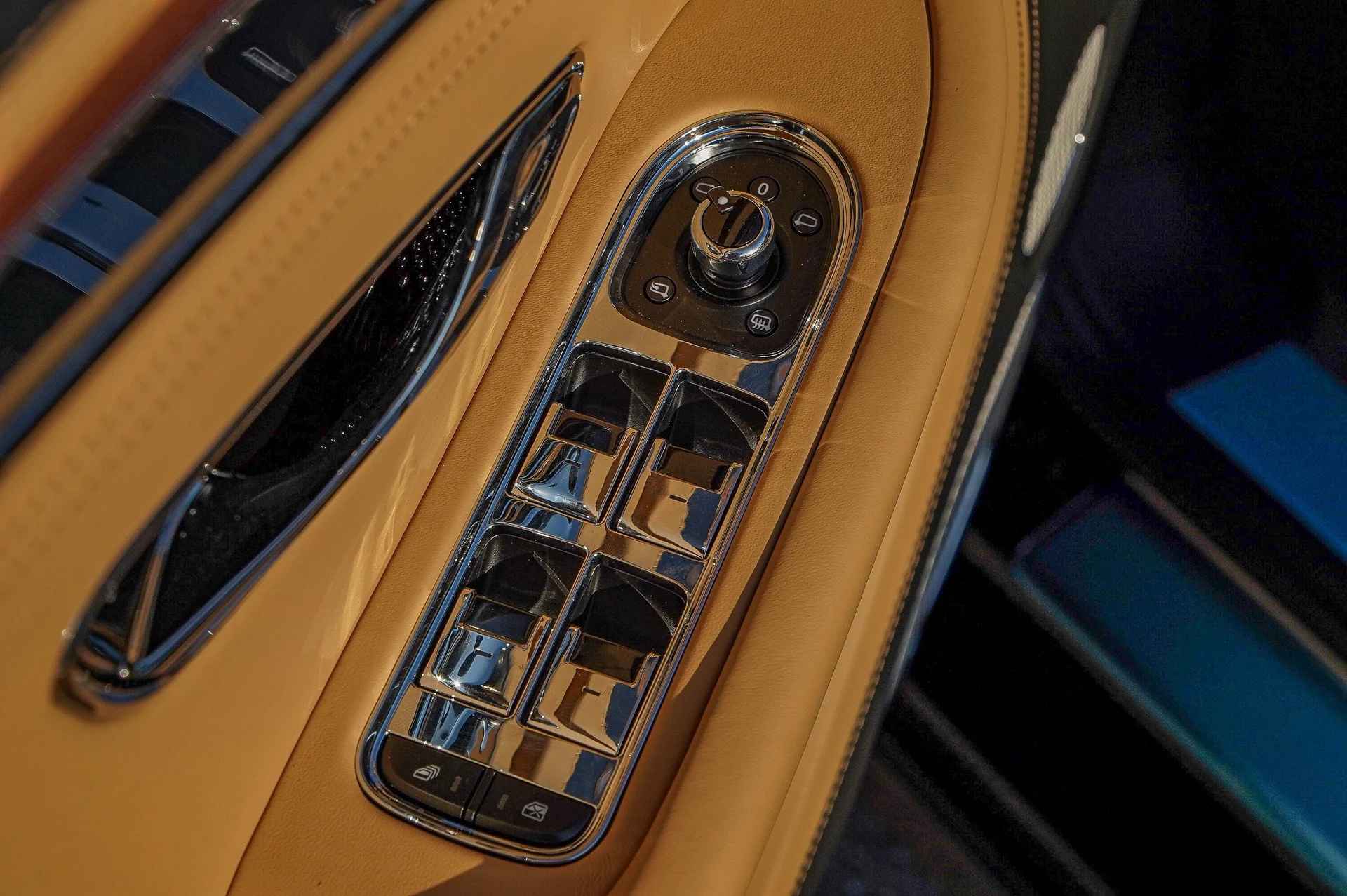 mph033_3938475603_Hi_Tech_Luxury_Imports_LLC_SCBDP_4_ZG_6_TC_025074_image_33_740cc9b626
