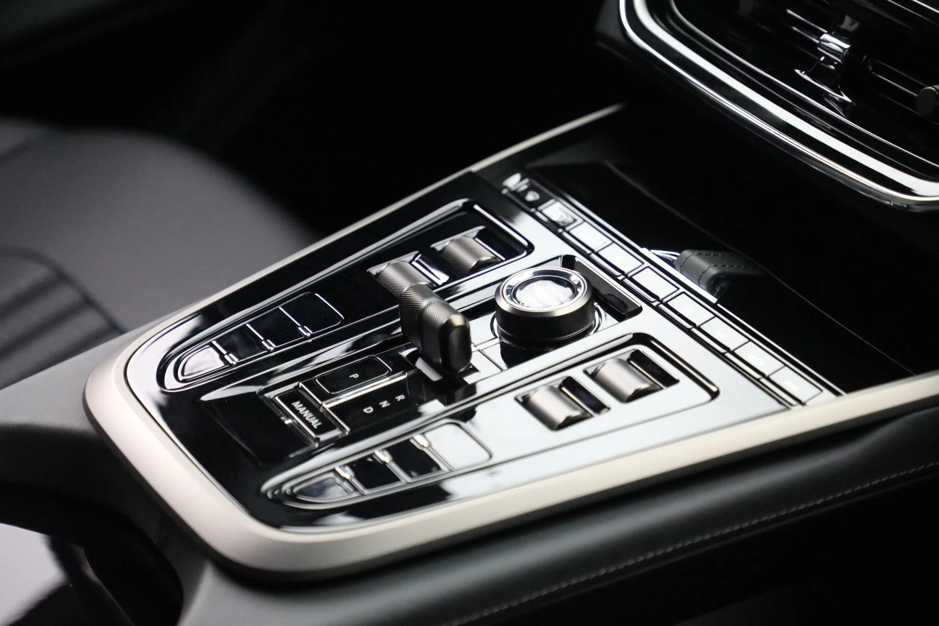 mph033_3945723555_New_2025_Aston_Martin_DBX_707_bc9c27520d
