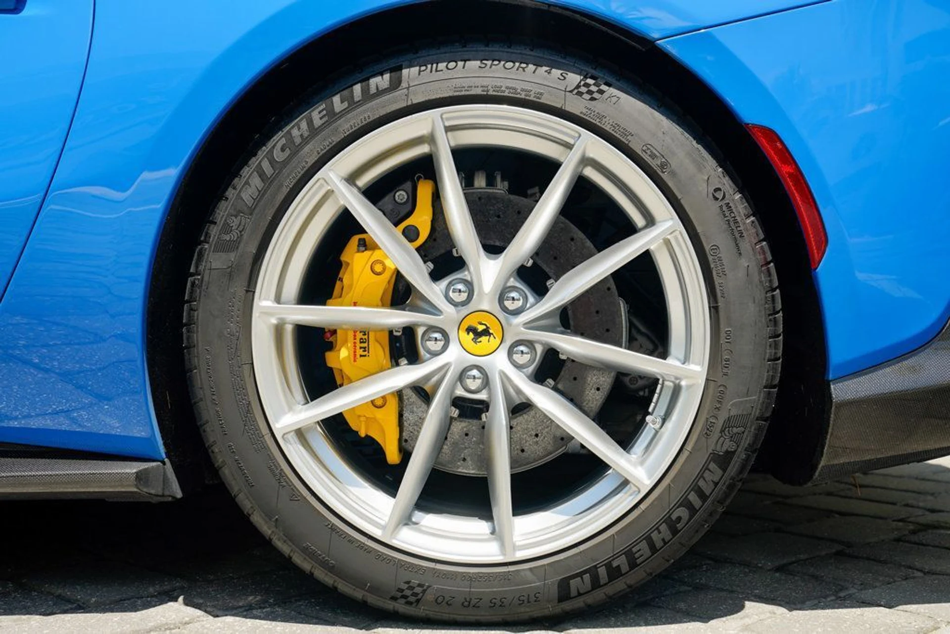 mph033_3953160661_used_2022_ferrari_812_gts_convertible_14354_22898644_34_1024_834e245fd4