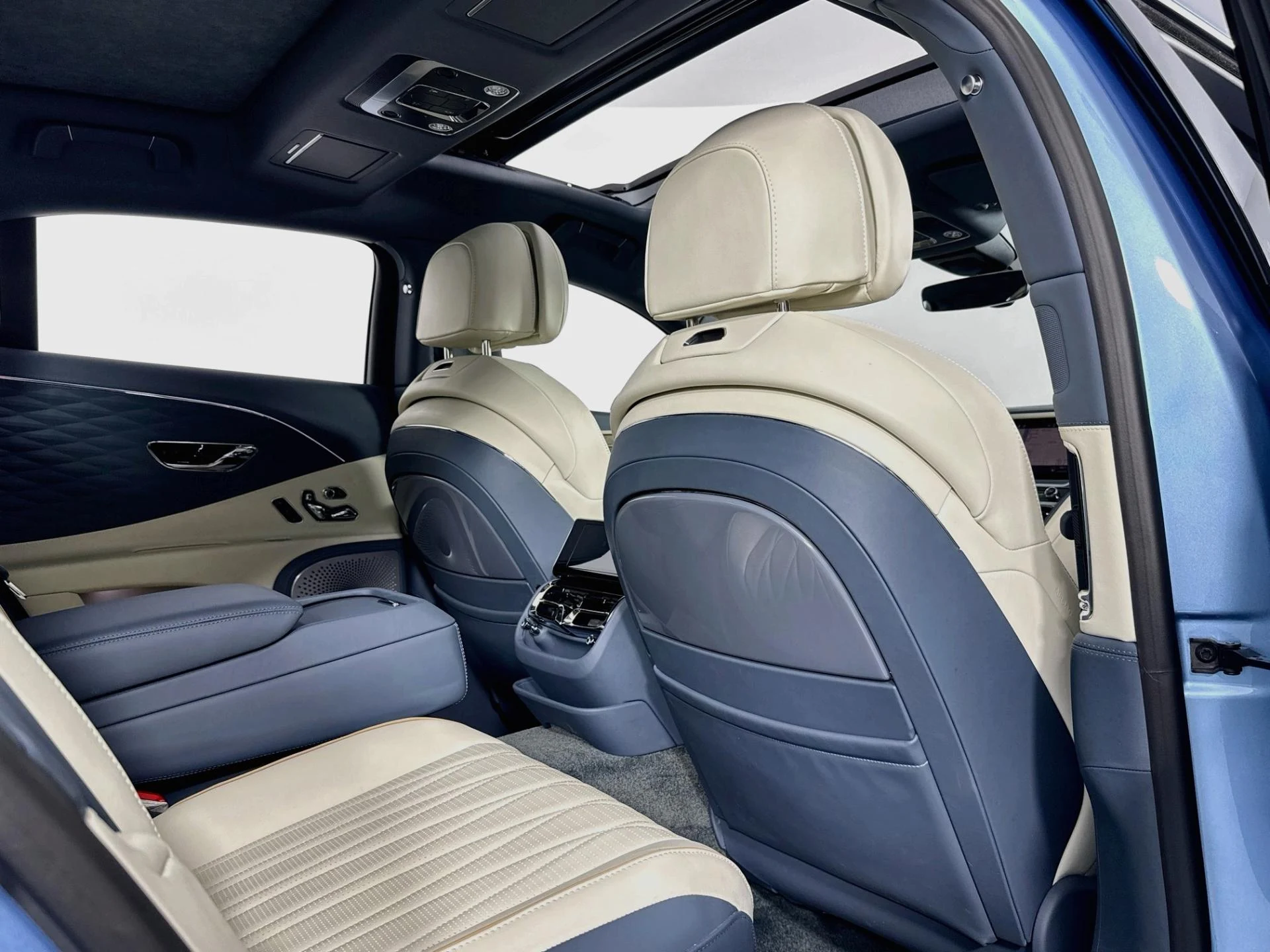 mph033_3955561152_Used_2022_Bentley_Flying_Spur_V8_1787092904_109d327a46