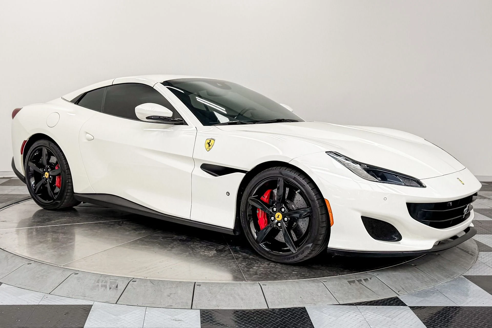 mph033_3964075521_Used_2020_Ferrari_Portofino_591_Horsepower_Two_Tone_Interior_1782839445_4ee6fd6ca4