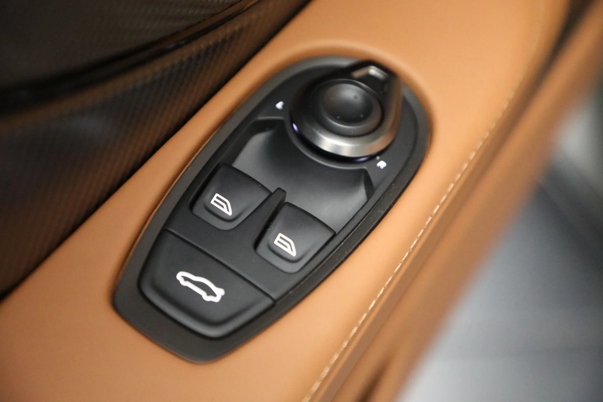 mph033_3965161076_New_2025_Aston_Martin_DB_12_Volante_8c9a03f5bd