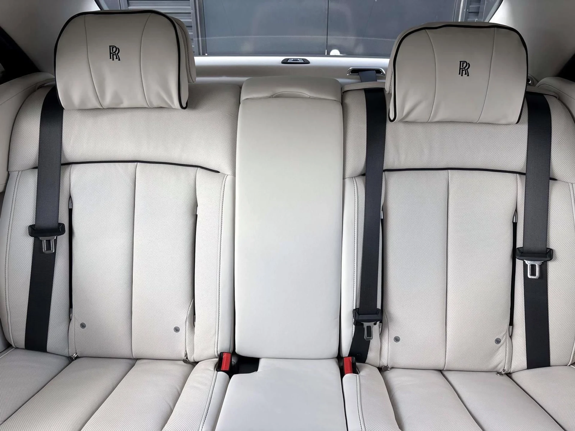 mph033_3979983037_be032c0fff14d84f25111ba258a13186x_3918c51122