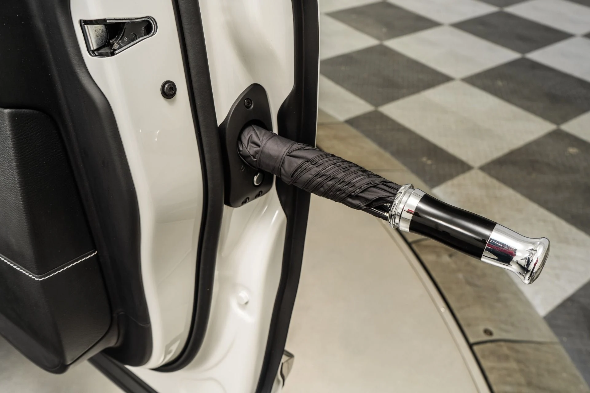 mph033_398114274_Used_2020_Rolls_Royce_Cullinan_Polished_22_Wheels_Rear_Theatre_Configuration_Rolls_Royce_Bespoke_Audio_1771596522_a930a65eec