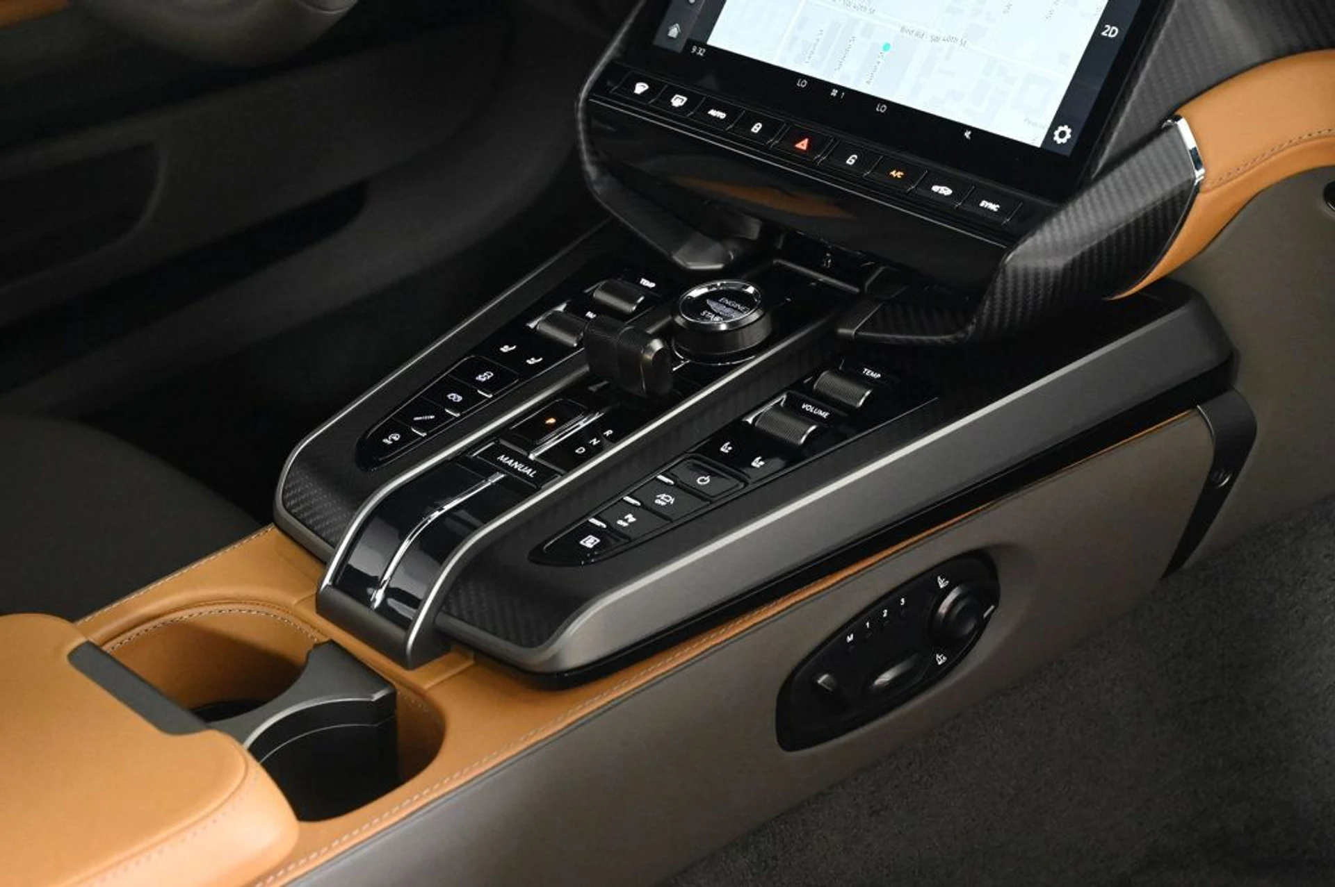 mph033_398238076_used_2025_aston_martin_vanquish_v12_11350_22957360_33_1024_eff2f82d2e