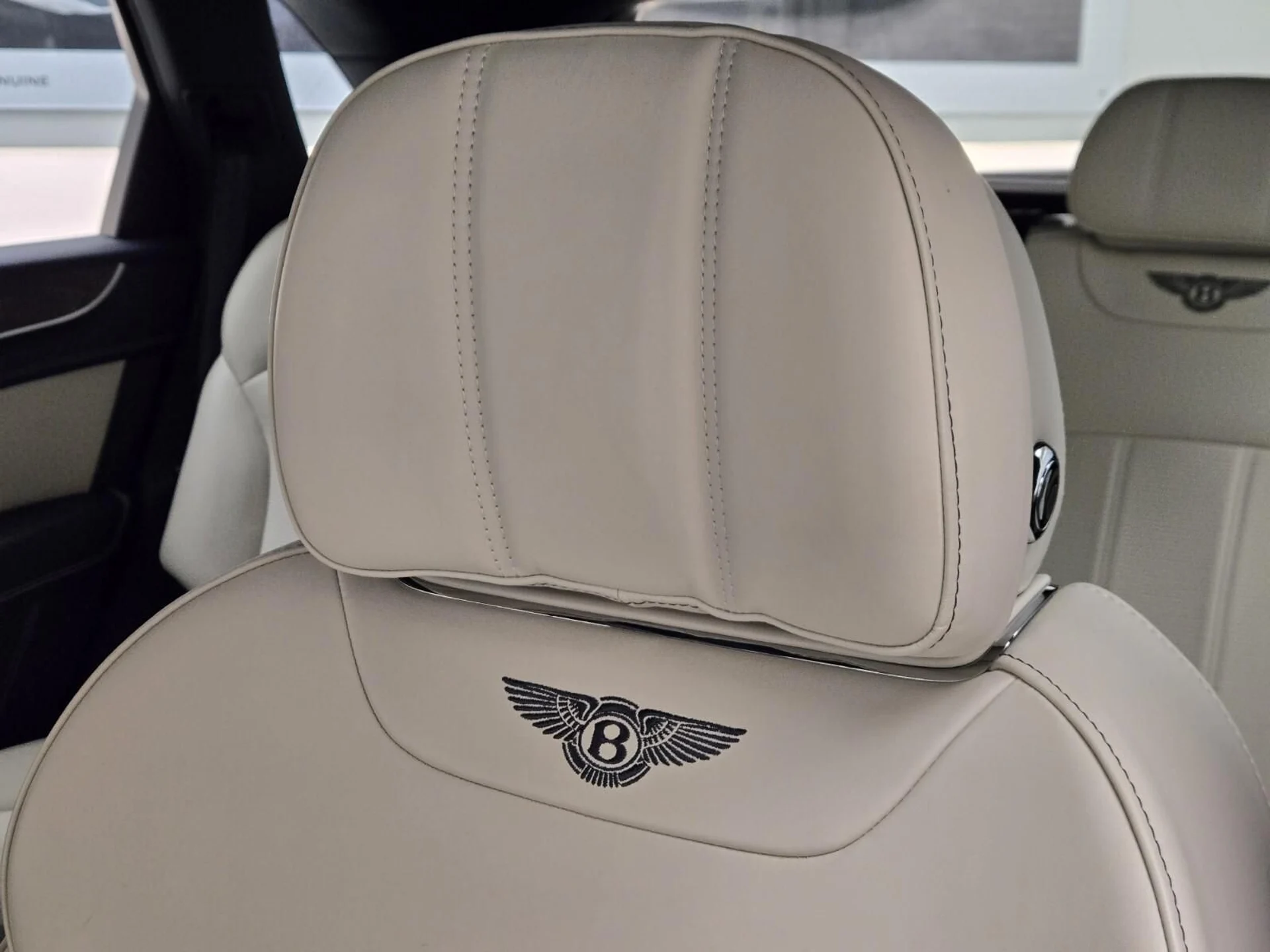 mph033_398878158_Used_2020_Bentley_Bentayga_V8_1754377299_54047a0b2f