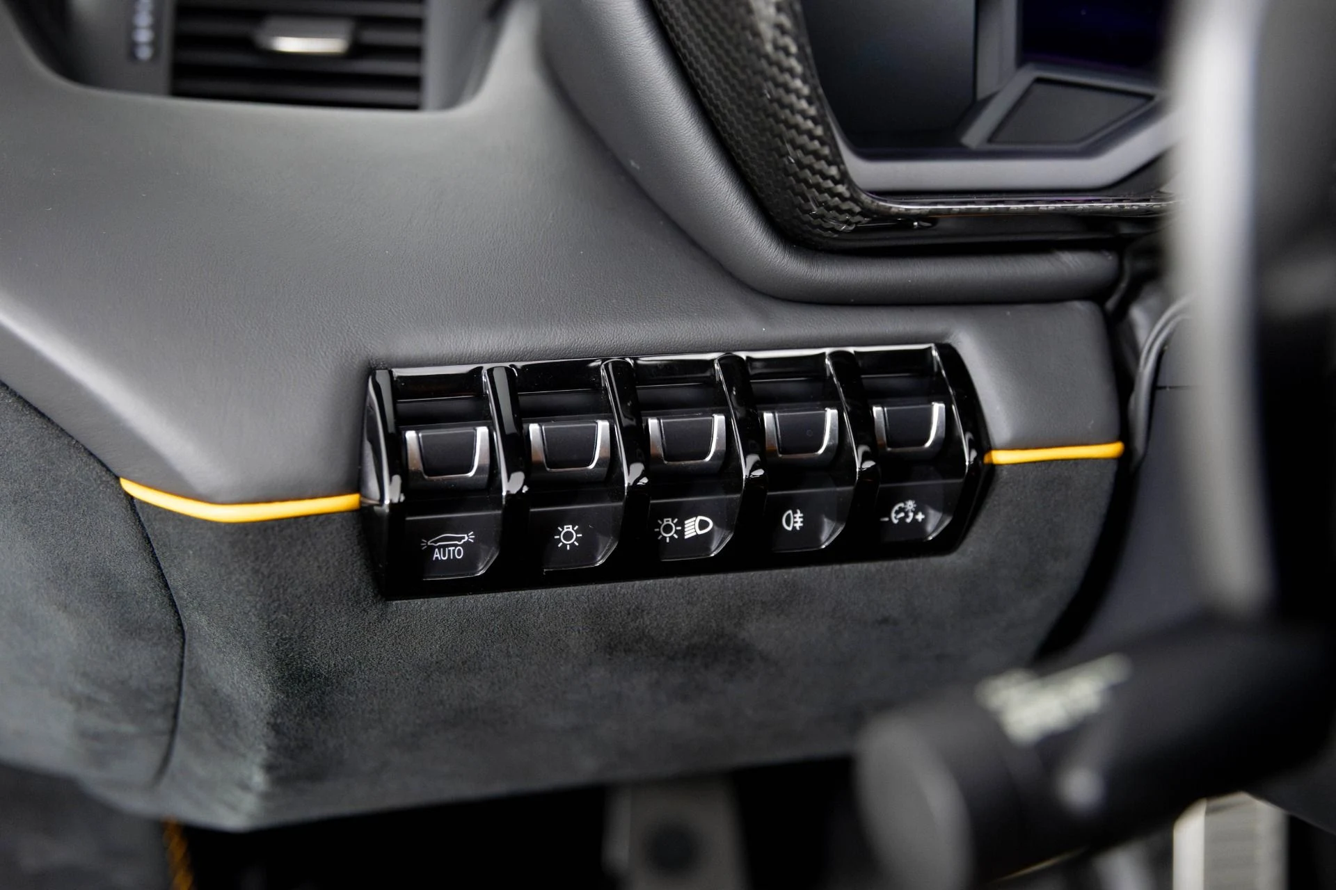 mph033_3999442864_Used_2020_Lamborghini_Aventador_SVJ_1759430121_ca7aa45154