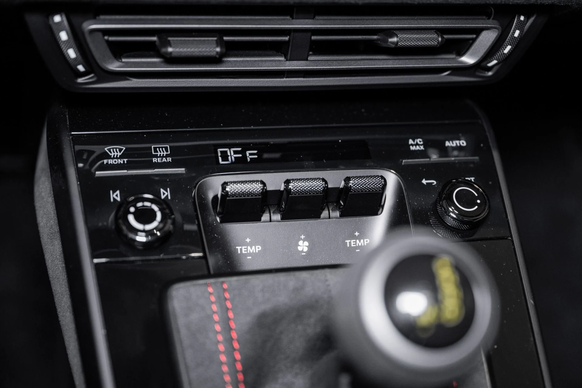 mph033_4000547985_Used_2024_Porsche_911_GT_3_RS_1761665497_d550eff057