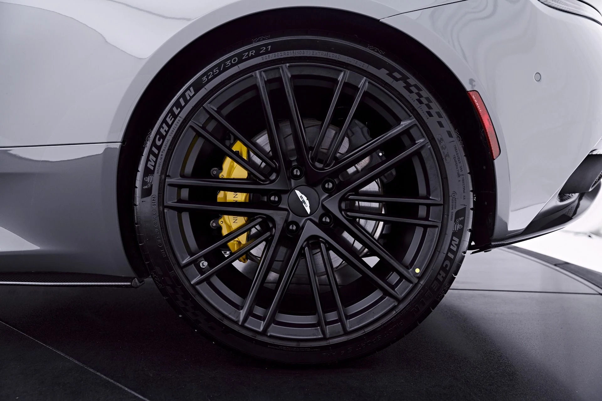 mph033_400816174_Used_2024_Aston_Martin_DB_12_1781813810_3a7bf12f8c
